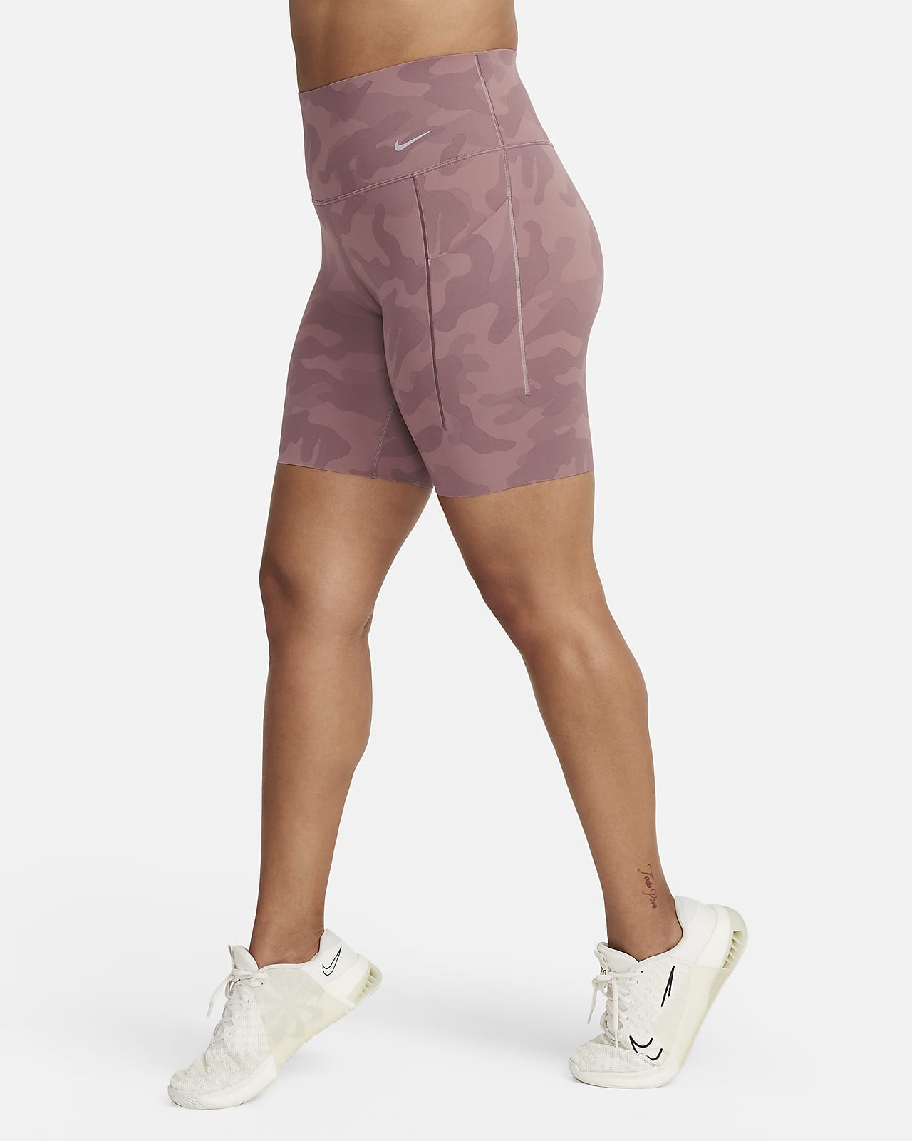 Nike Universa Women's Medium-Support High-Waisted 8 Camo Biker Shorts with  Pockets