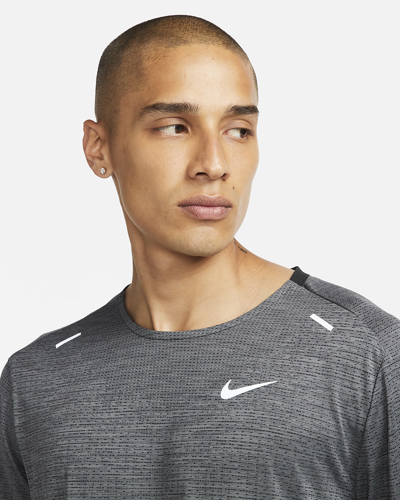 nike medalist running top