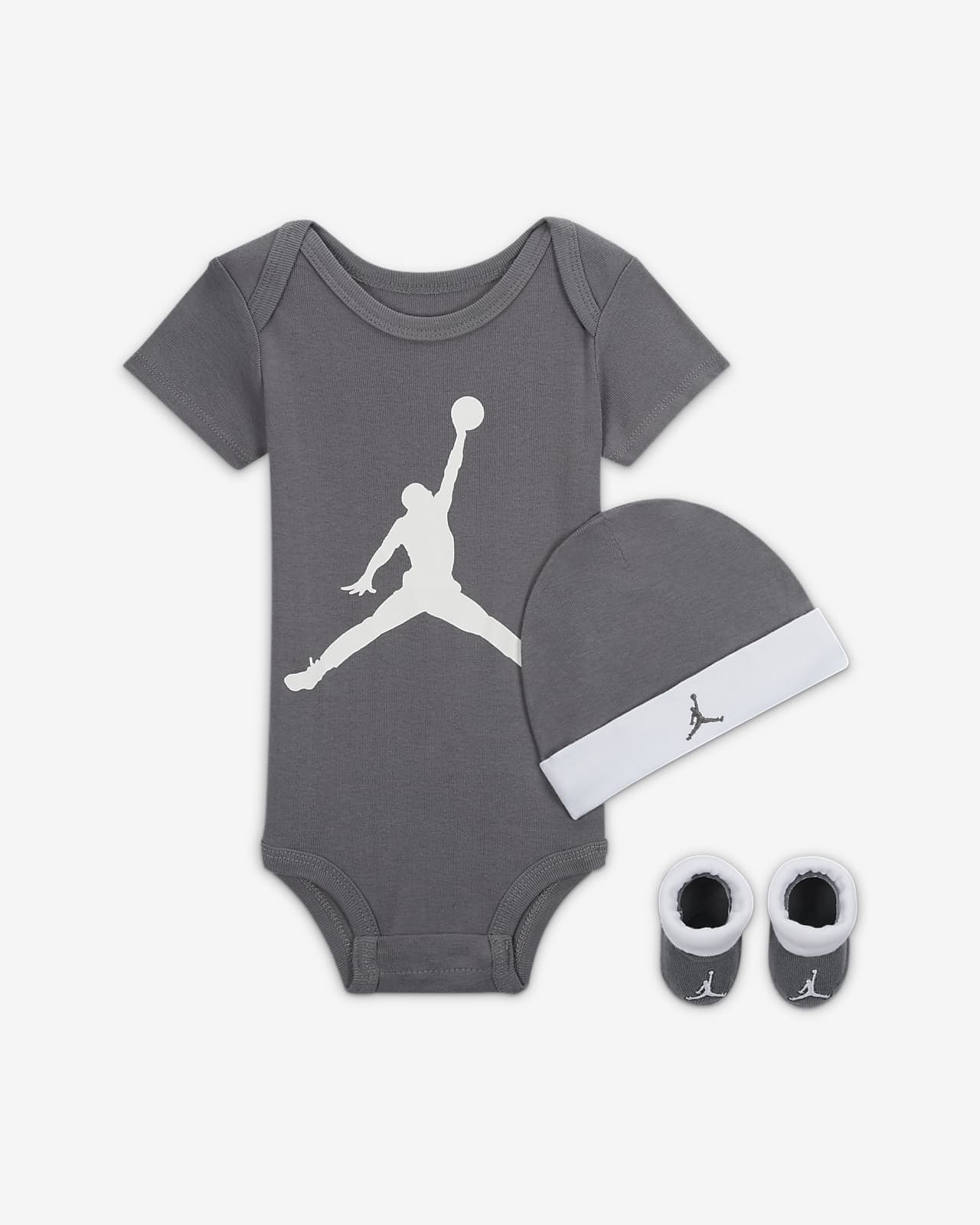 Conjunto de body, gorro y patucos para bebé Jordan Nike.com