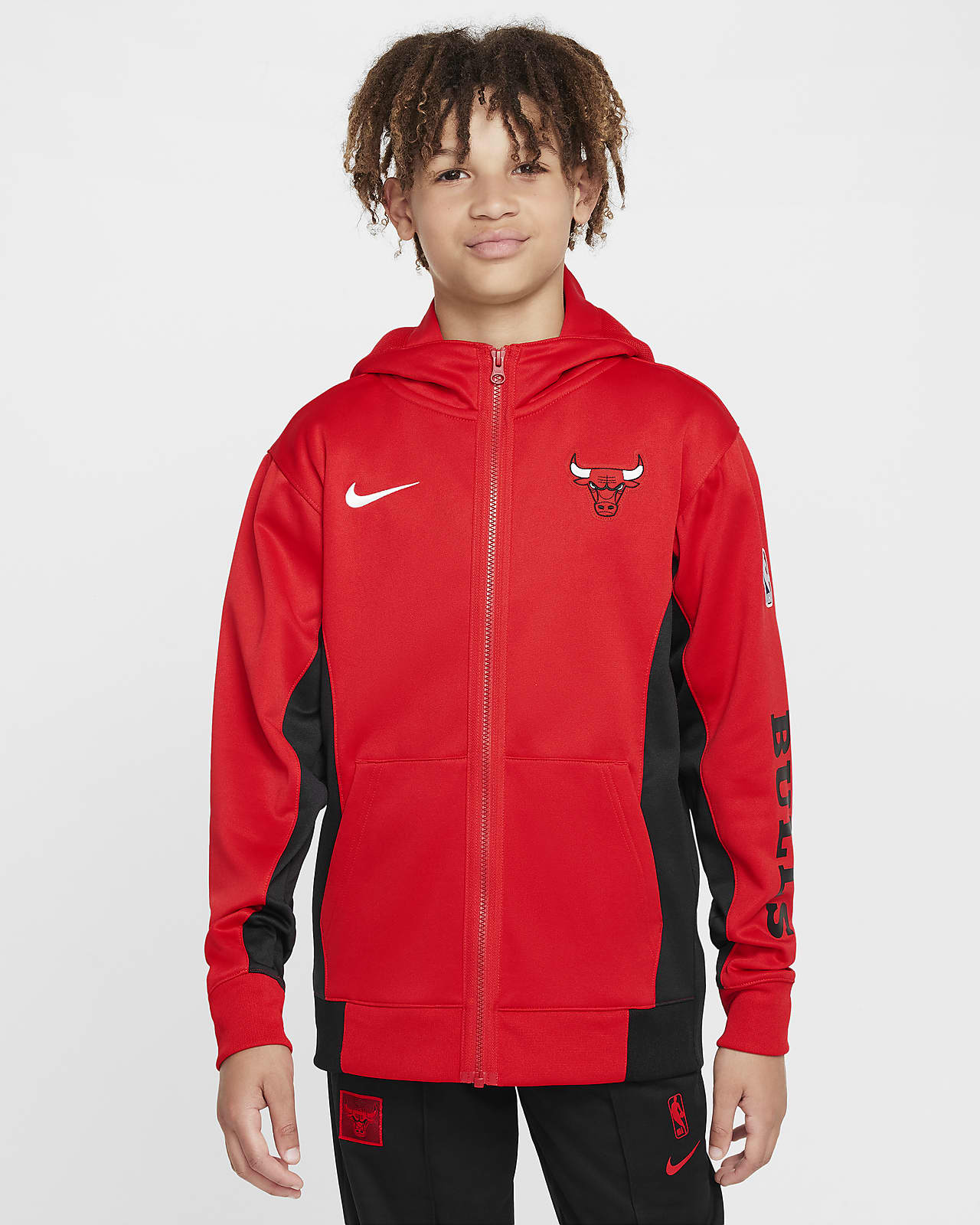 Mikina Nike Dri-FIT NBA Chicago Bulls Showtime s kapucí a zipem po celé délce pro větší děti