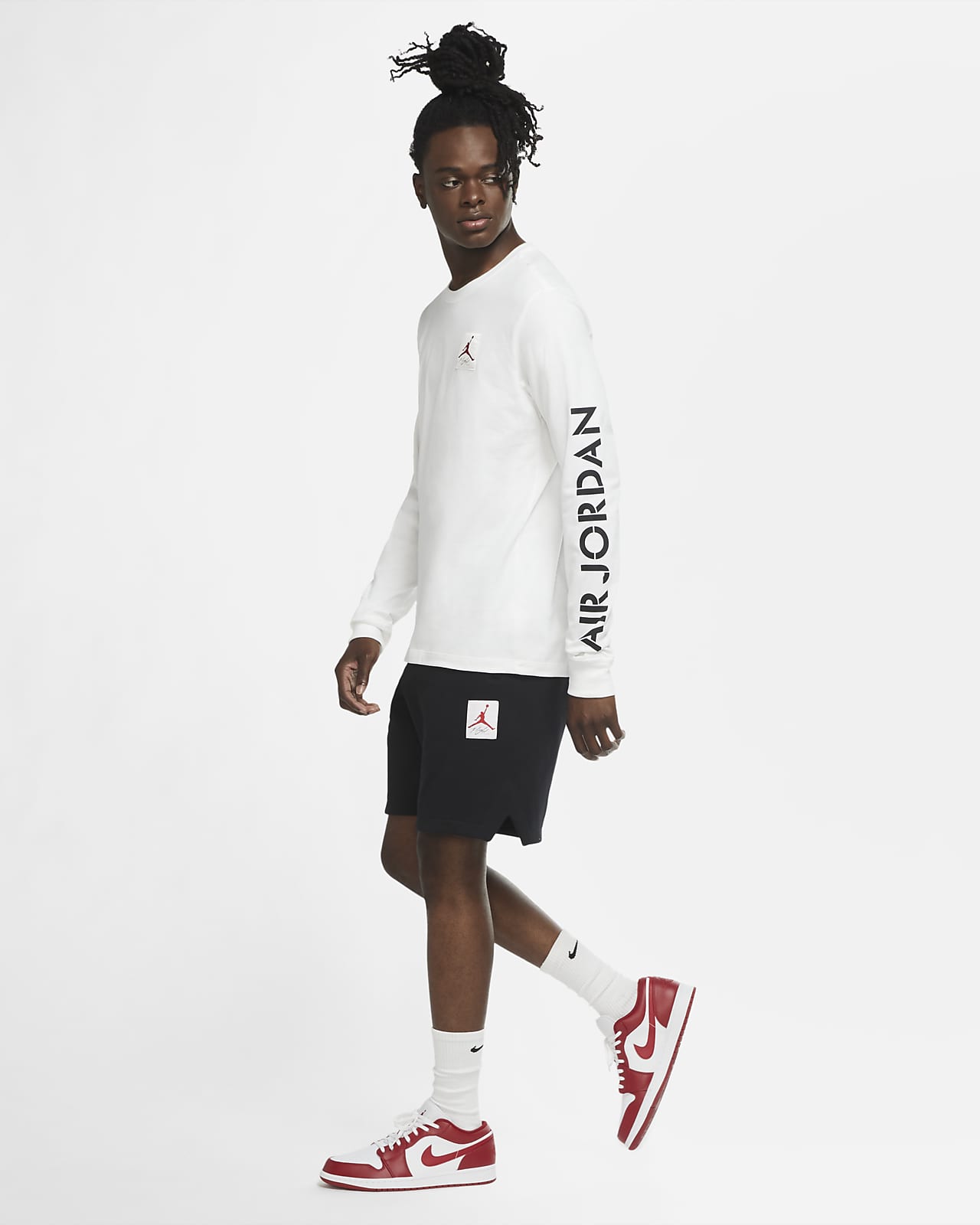Long-Sleeve Graphic T-Shirt. Nike LU