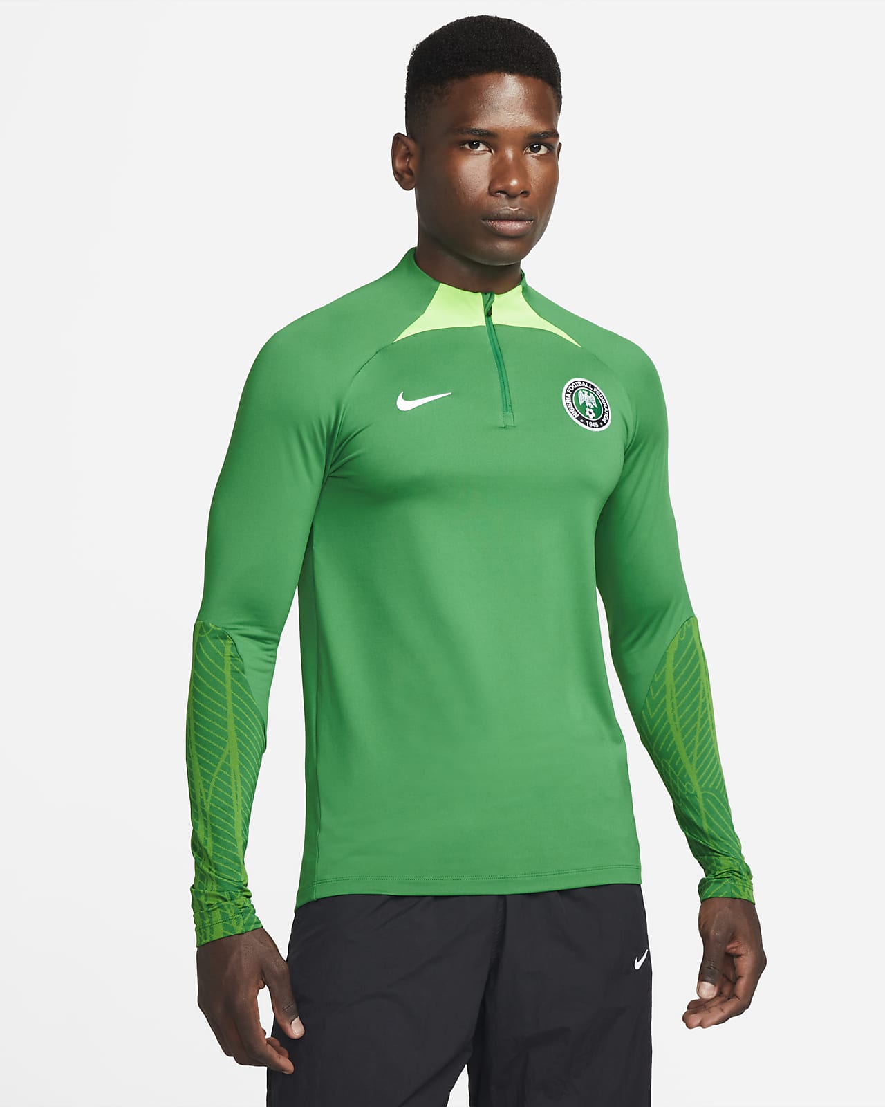 mesa Accidental helicóptero Camiseta de entrenamiento de fútbol de tejido Knit Nike Dri-FIT de Nigeria  Strike para hombre. Nike.com