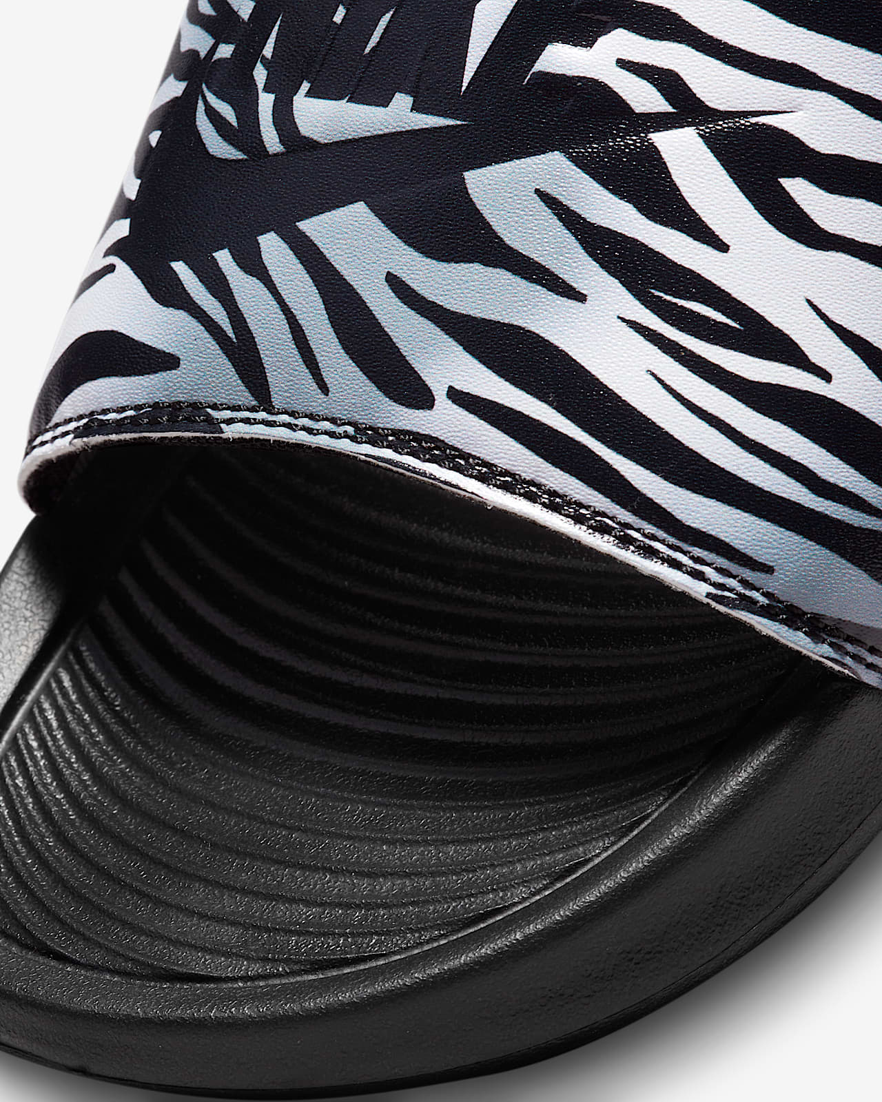 nike victori one slide print