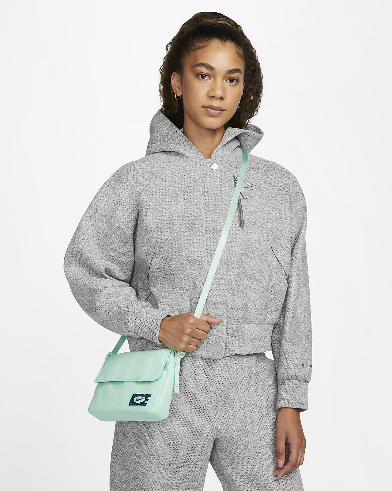 กระเป๋าพาดลำตัว Nike Sportswear Futura 365 (3 ล.)