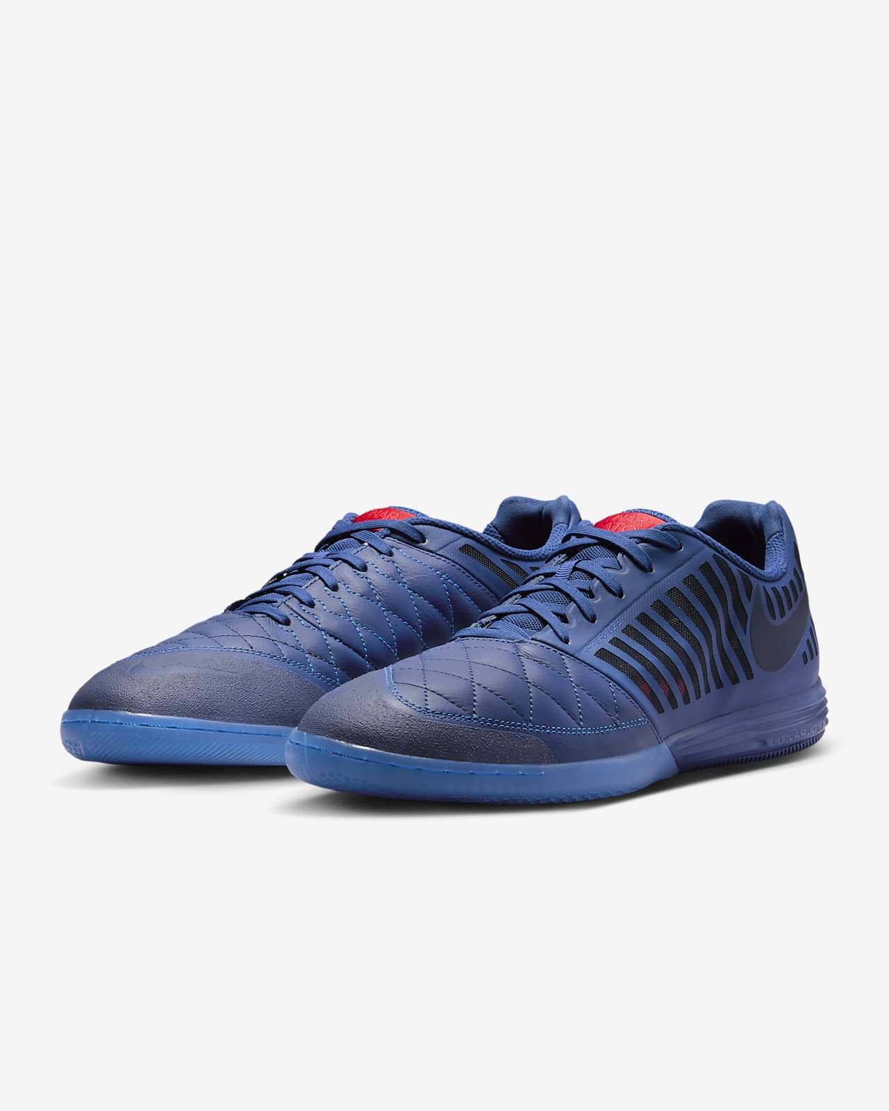 Calzado de f tbol de corte low para uso en cancha cubierta Nike Lunargato II