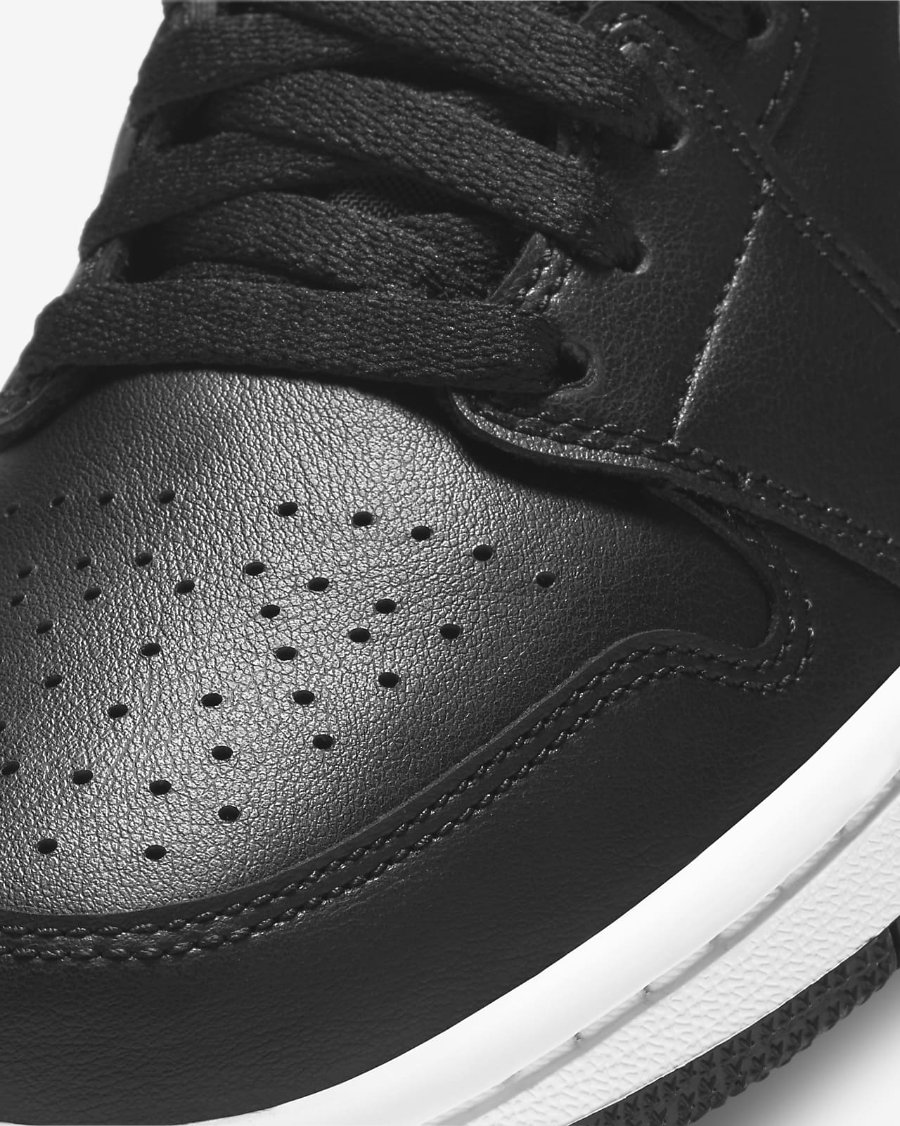Air Jordan 1 Mid Women's Shoe. Nike EG