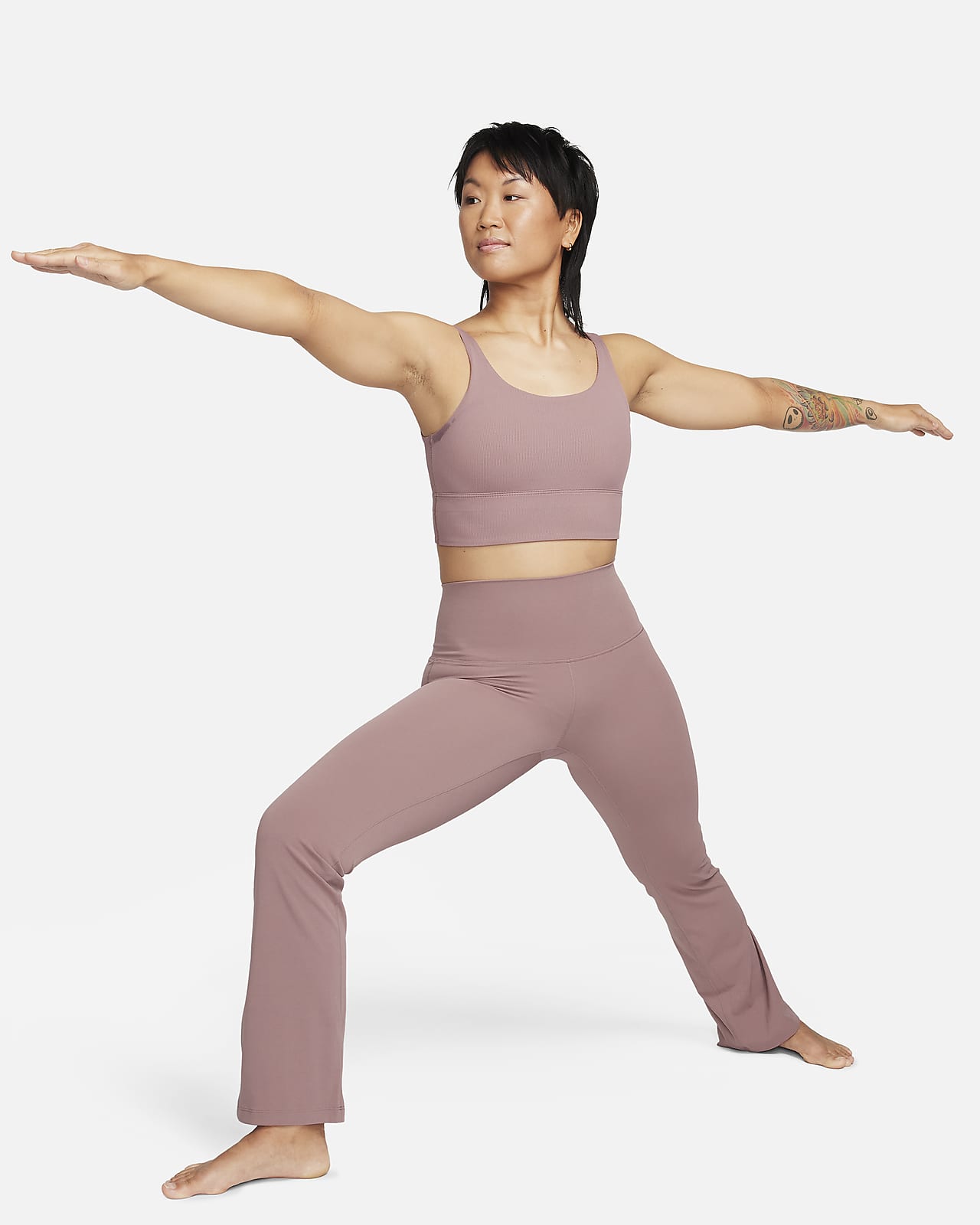 yoga studio light-support longline bra