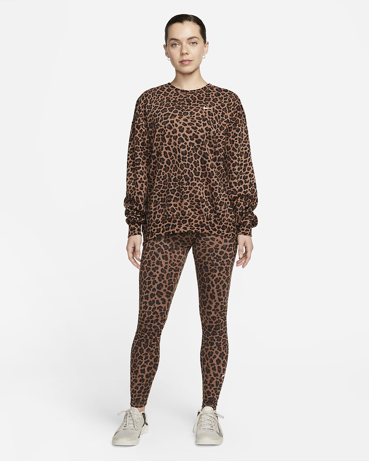 con redondo de French Terry estampado de leopardo para mujer Nike Dri-FIT Get Fit. Nike.com
