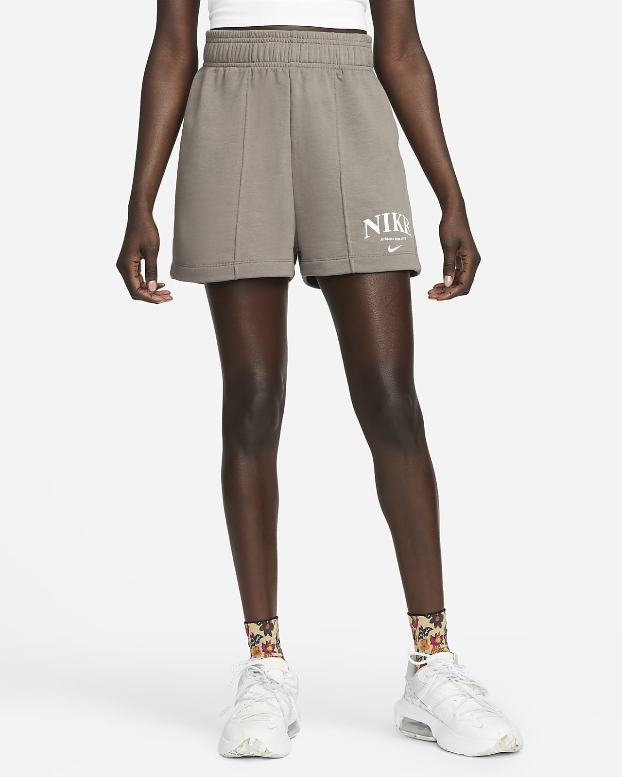 nike sportswear short fleece trend