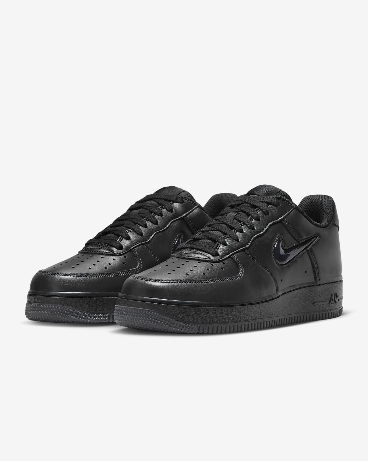 Chaussure Nike Air Force 1 Low Retro pour homme. Nike CA