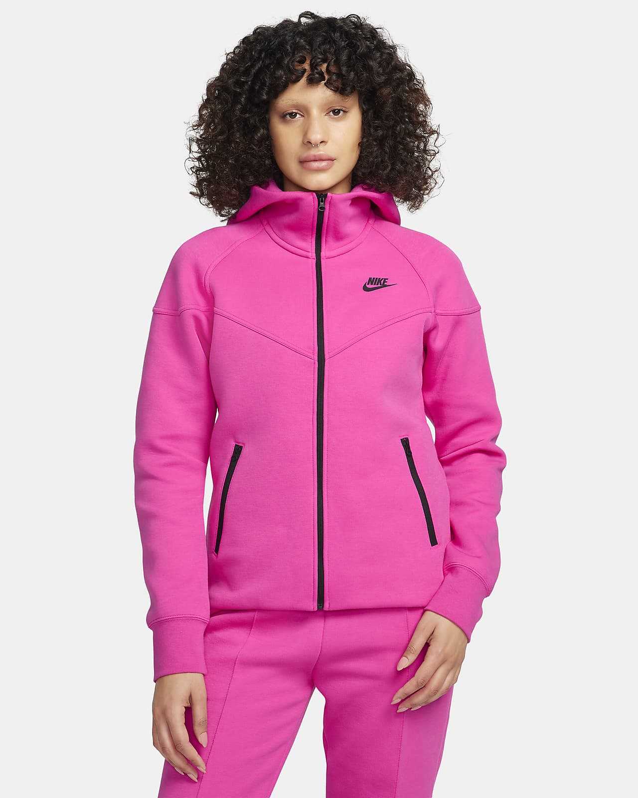 Pink Sweatshirt, Black Pocket Leggings, Pink Tanjun Sneakers, Grey