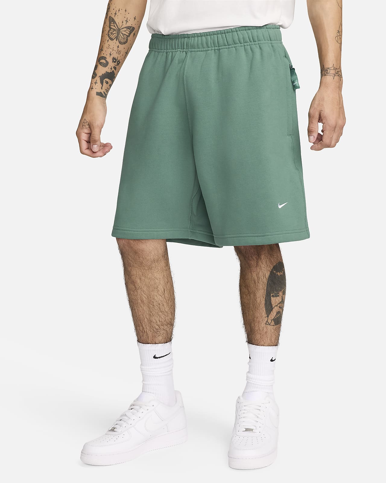 Short en tissu Fleece Nike Solo Swoosh pour homme. Nike BE