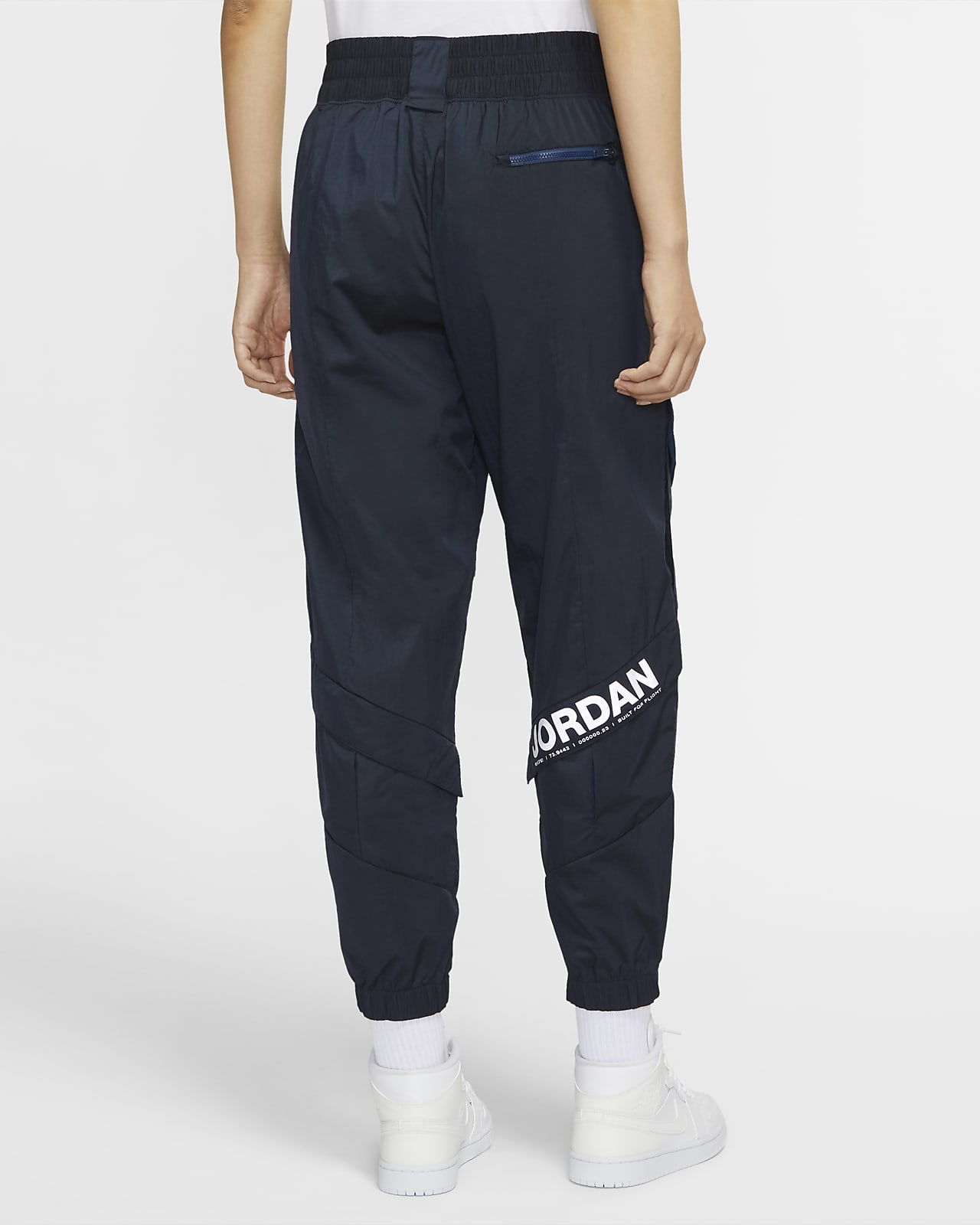 nike lightweight utility cargo joggers in light grey