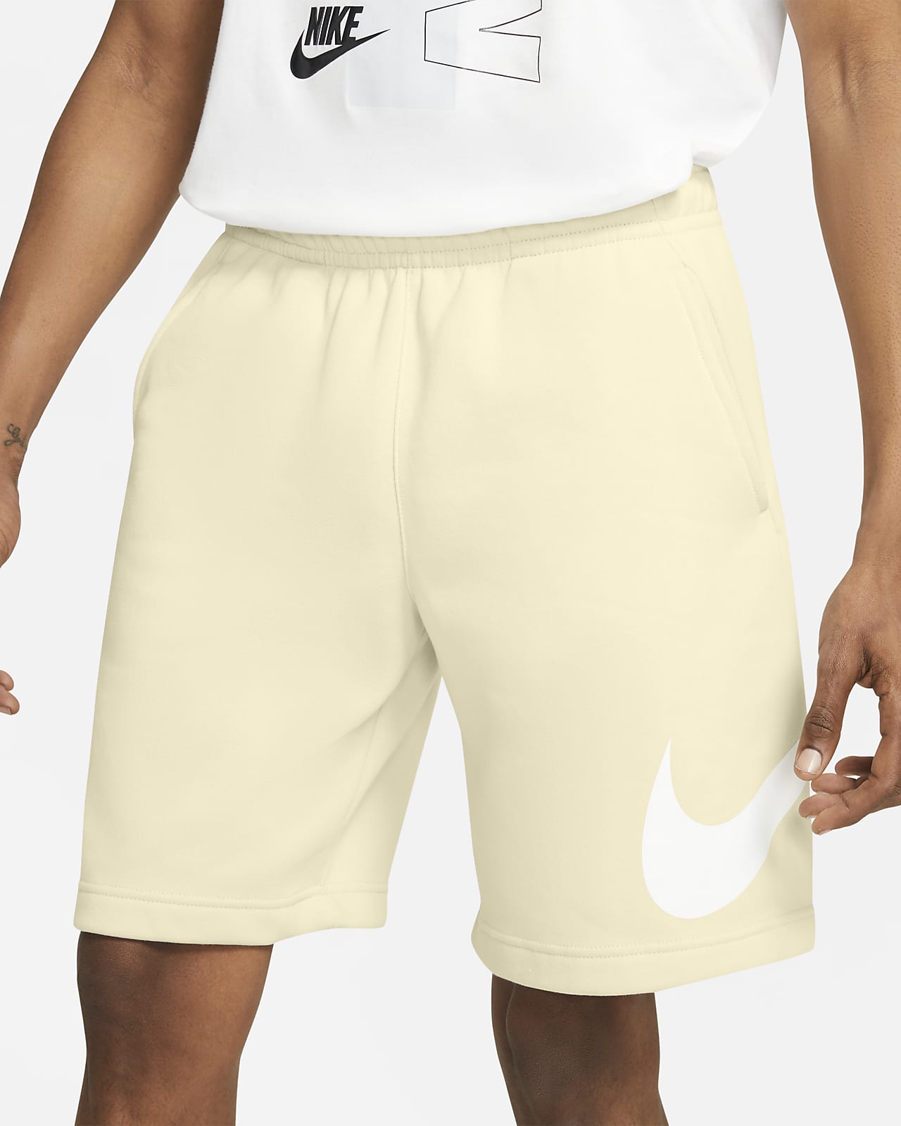 nike sportswear club graphic shorts