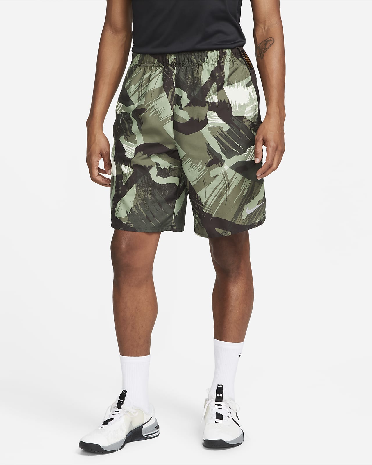 Shorts versátiles sin forro de 23 cm para hombre Nike Challenger.
