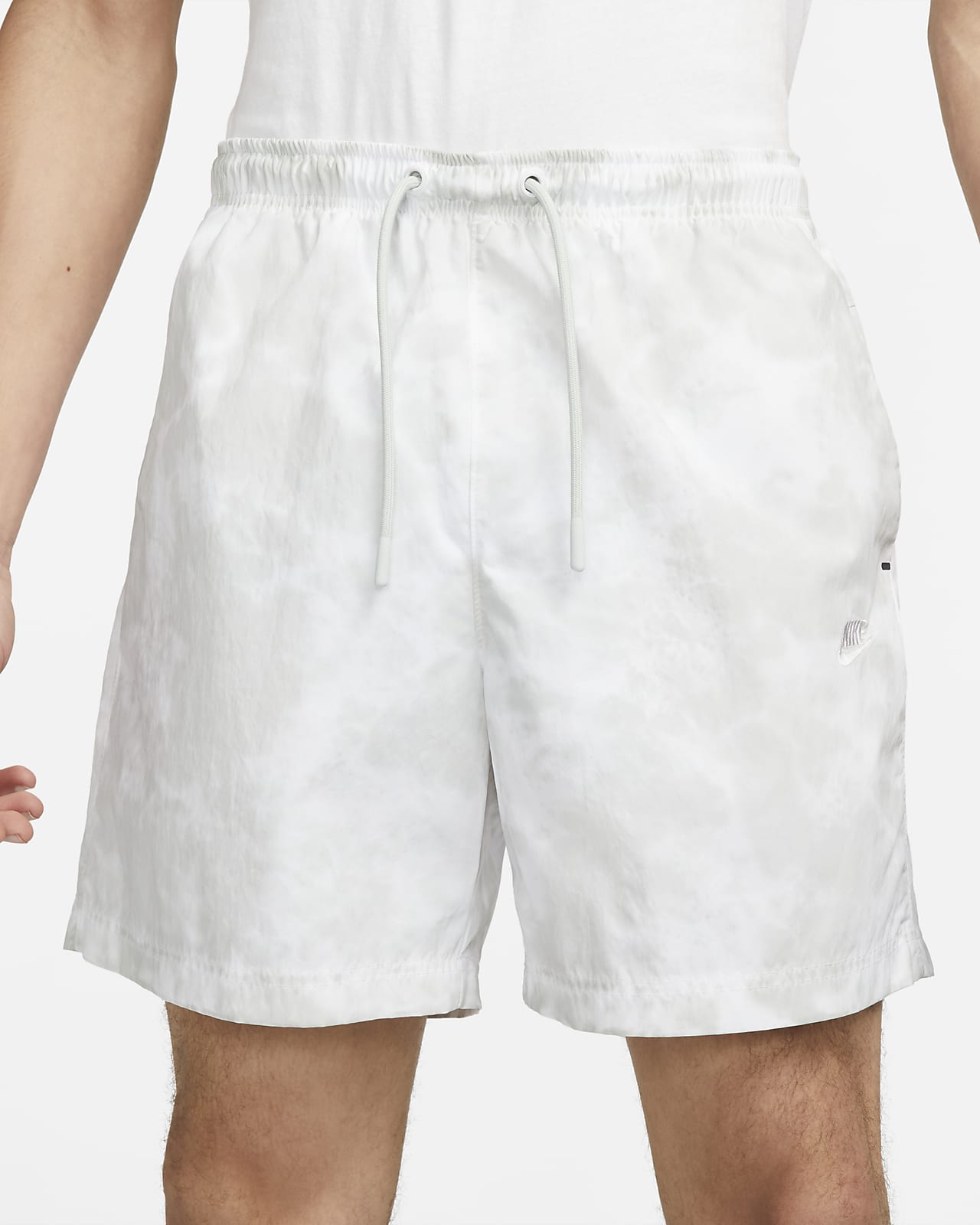 nike sportswear woven shorts. Brand New. Mens Size: XXL. CV9302-010