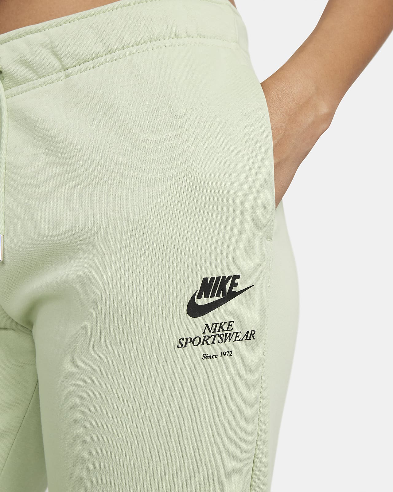 Nike Sportswear Club Fleece Women's Mid-Rise Trousers. Nike HU