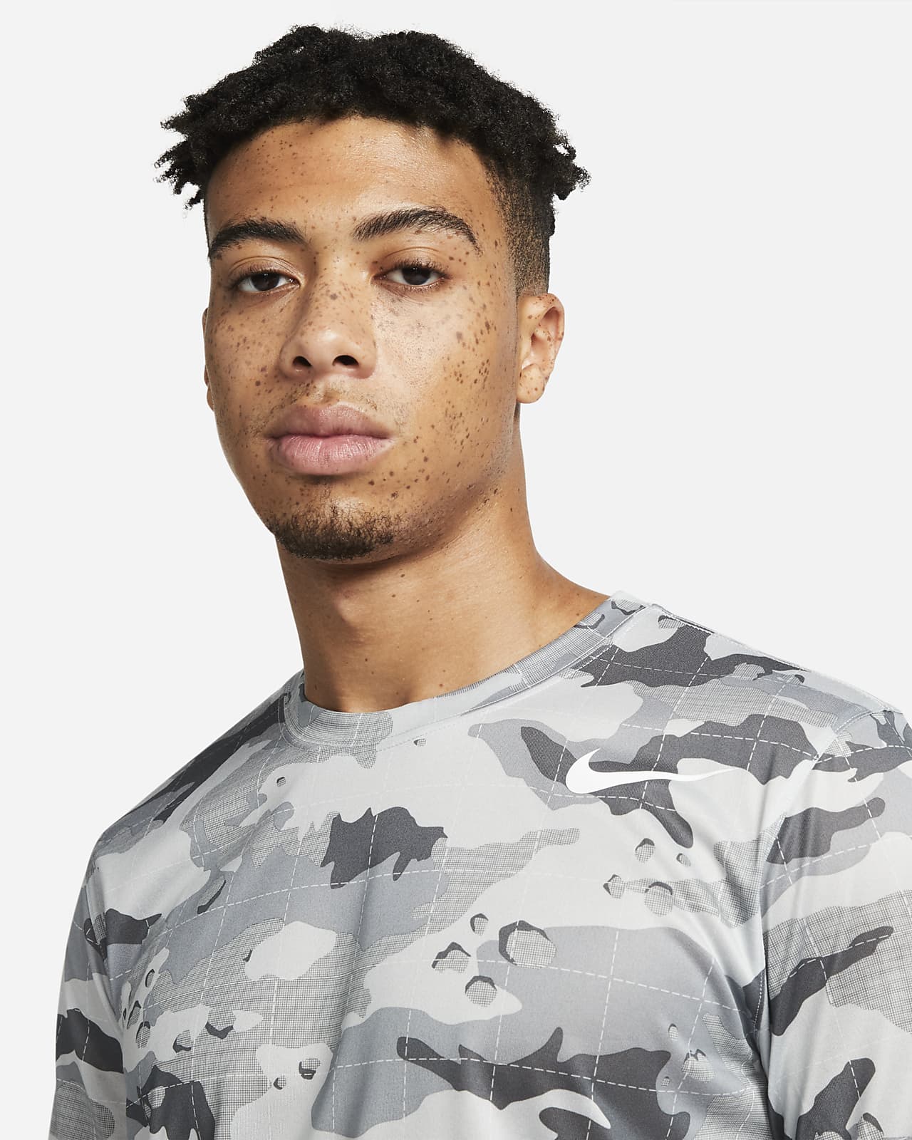 Nike Dri-FIT Legend Men's Camo Training T-Shirt. Nike SE