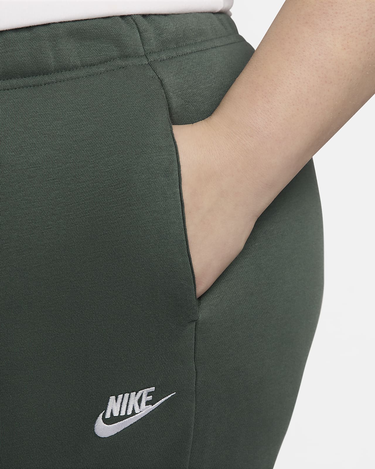 Nike Sportswear Club Fleece Women's Mid-Rise Oversized Cargo Sweatpants (Plus  Size).