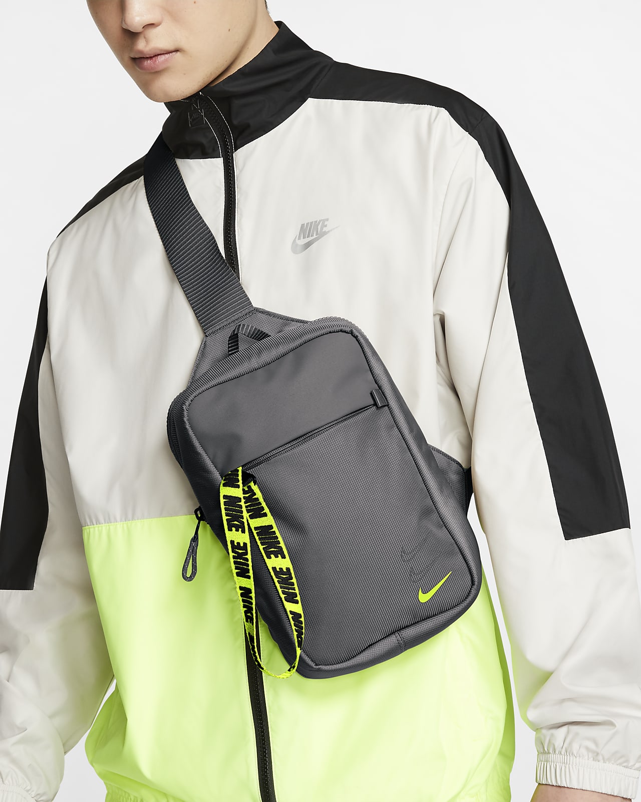 nike sports essential hip pack