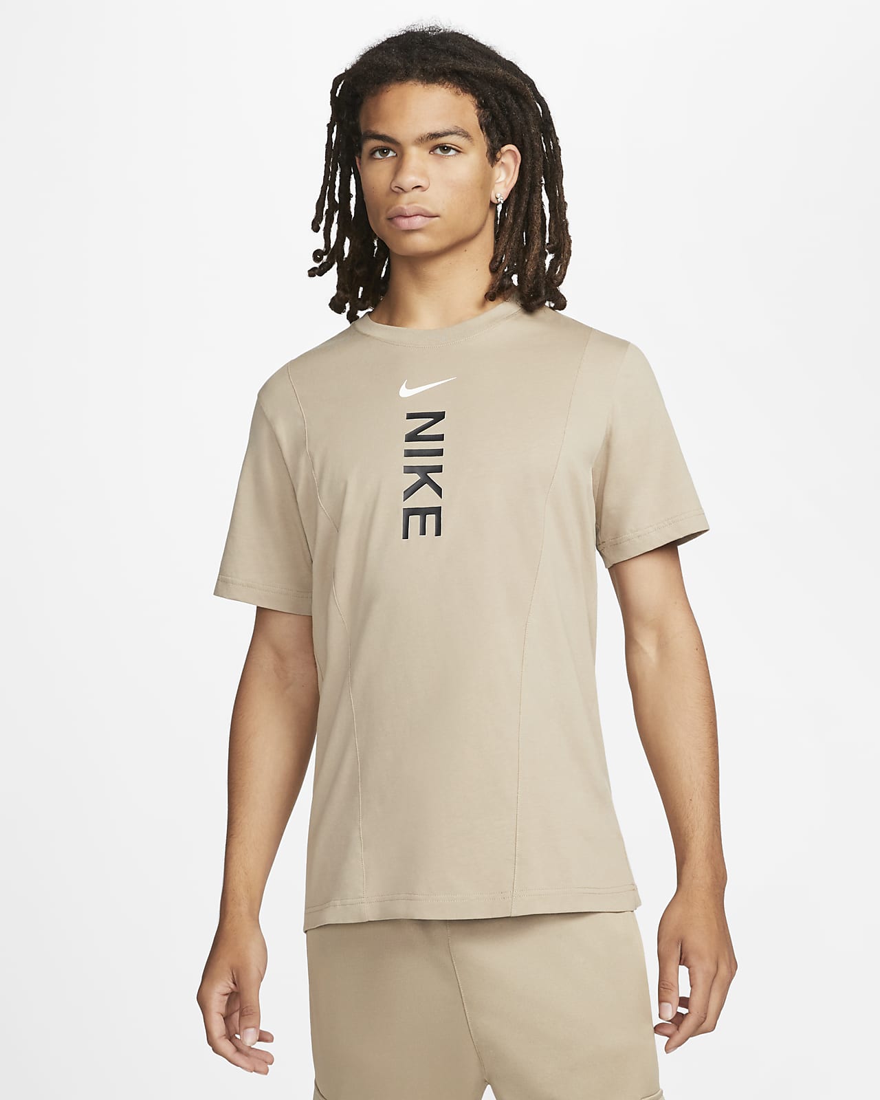 Tom Audreath Arte Saga Nike Sportswear Hybrid Camiseta - Hombre. Nike ES