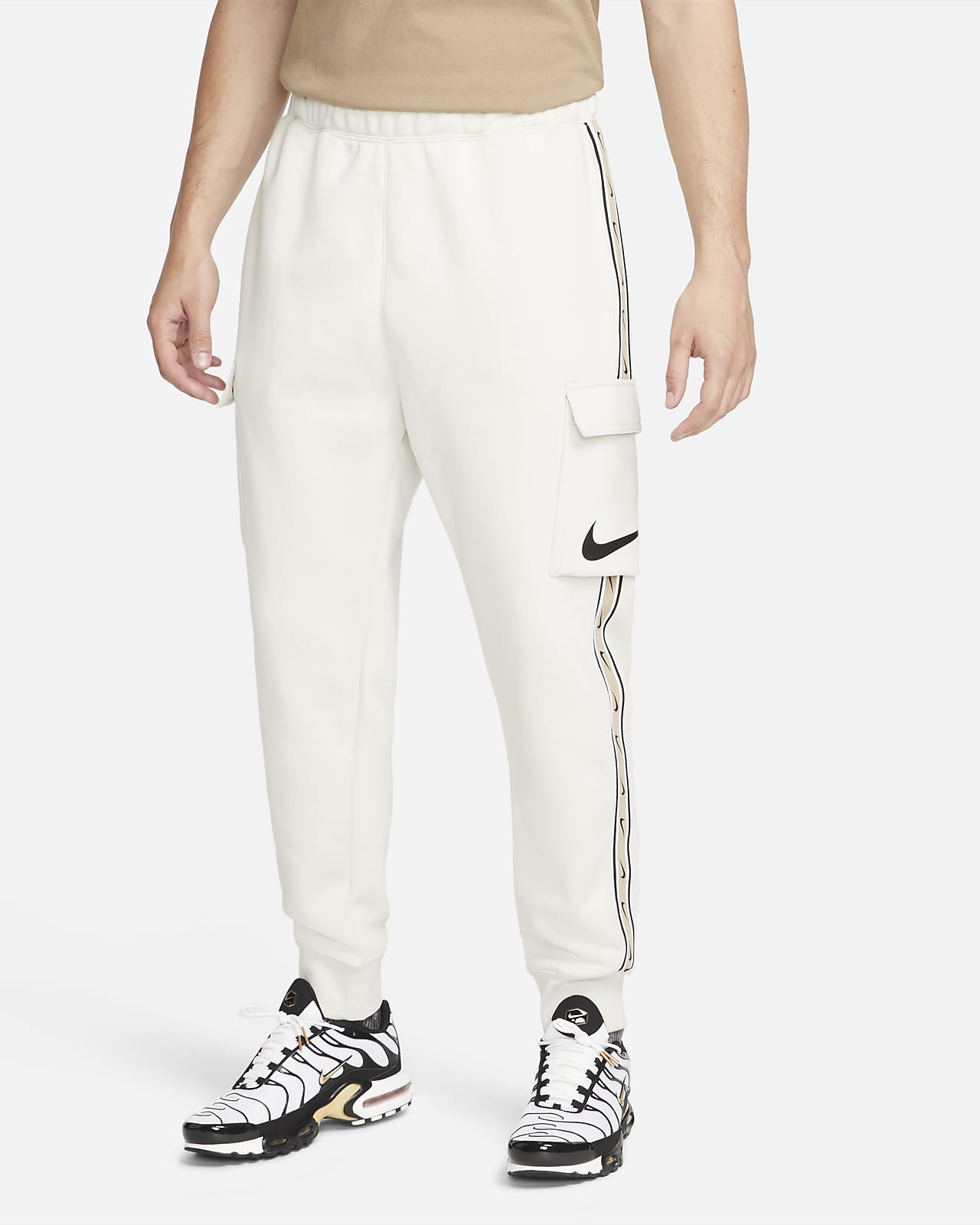 Nike Sportswear Repeat Men's Fleece Cargo Trousers. Nike SE