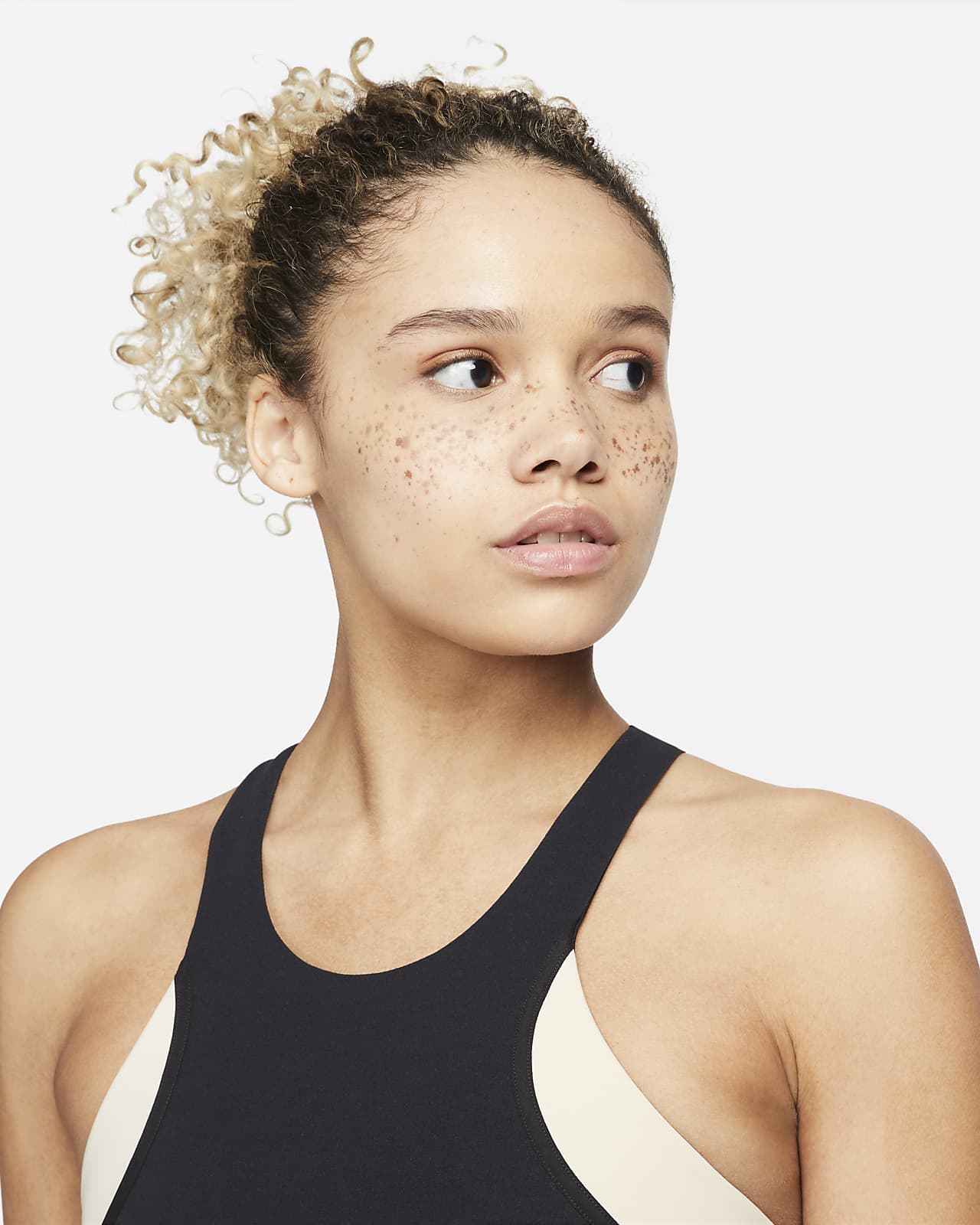 Nike Yoga Swoosh Women's MediumSupport Lightly Lined Sports Bra. Nike CA