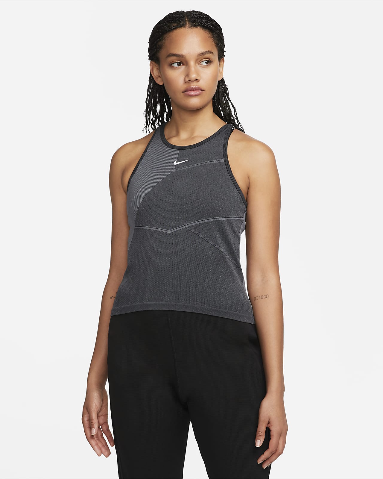 Camiseta de tirantes de entrenamiento de ajuste slim para mujer Nike ADV Aura. Nike.com