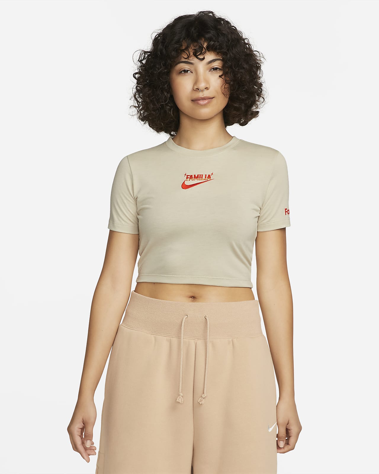 Bekend sofa Waardeloos Nike Sportswear Somos Familia Women's Slim Fit Cropped T-Shirt. Nike.com