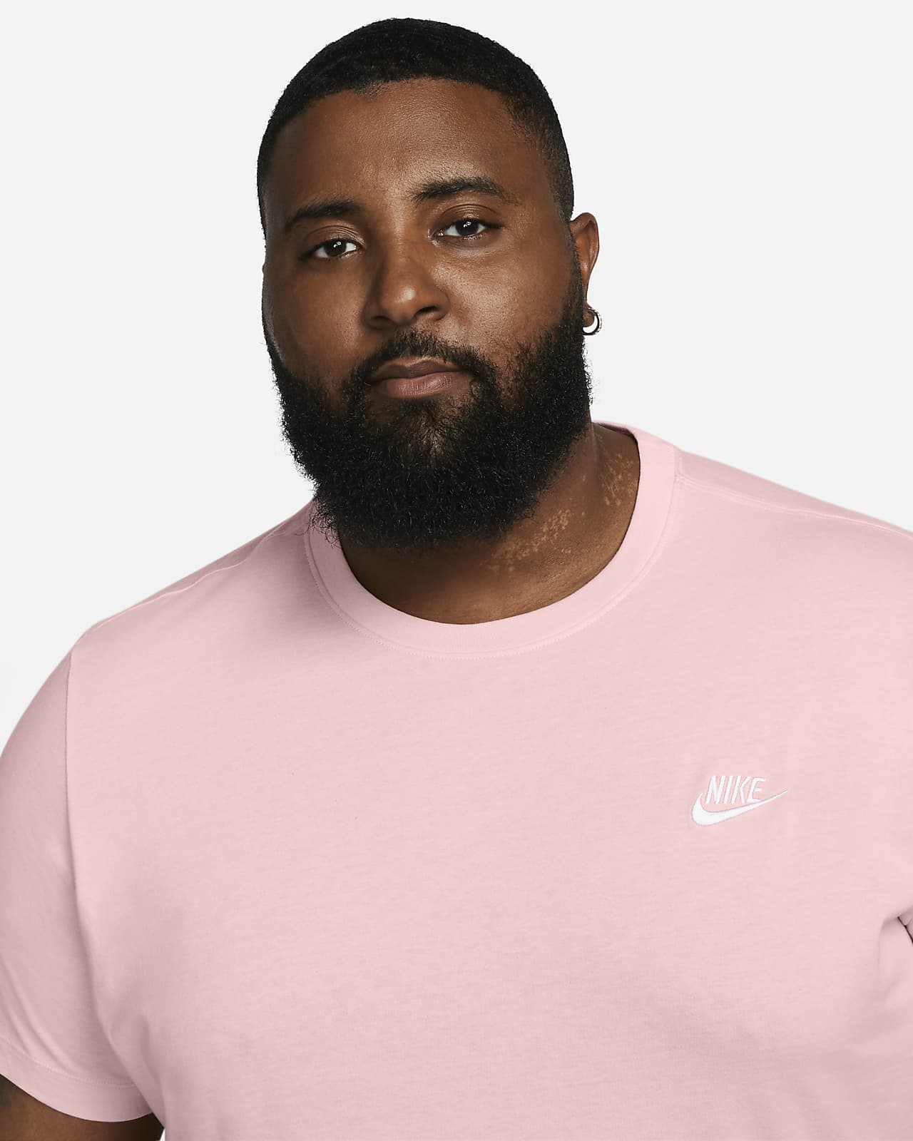 Dempsey Durante ~ consonante Nike Sportswear Club Men's T-Shirt. Nike LU