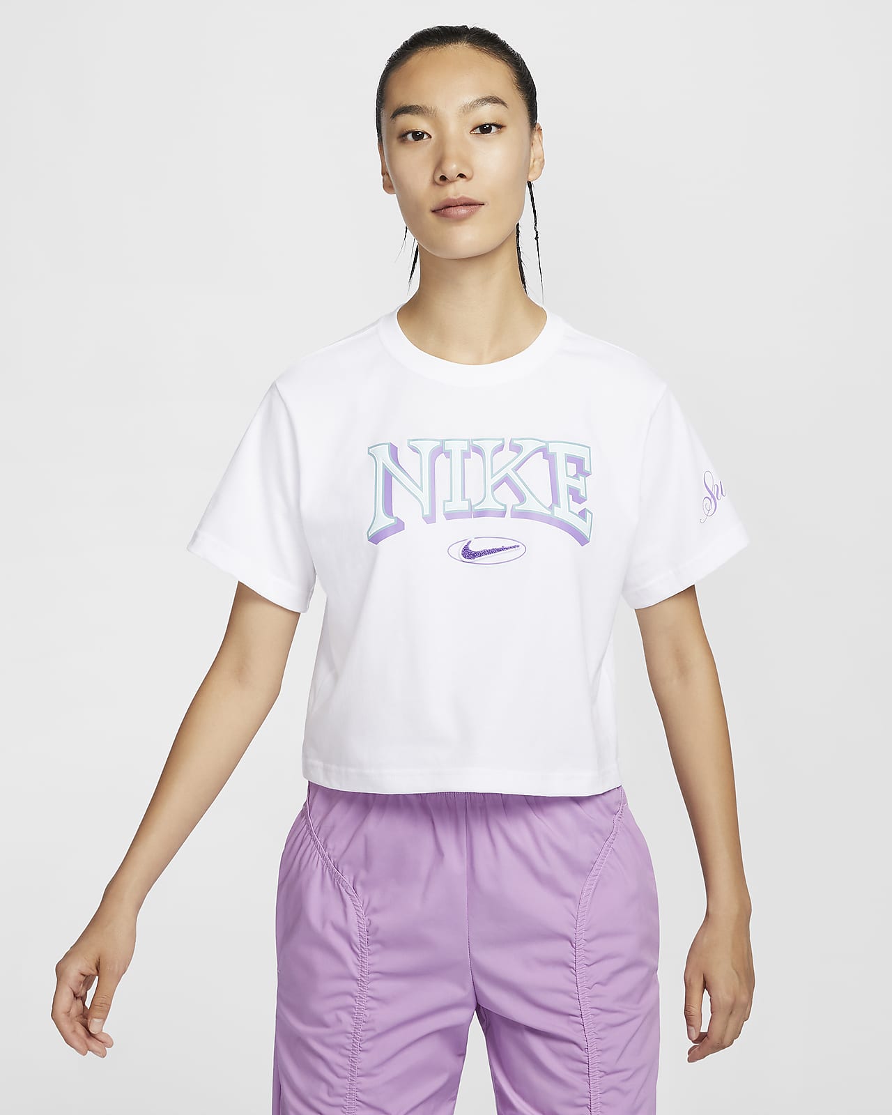 Nike Sportswear 女款寬鬆短袖短版 T 恤
