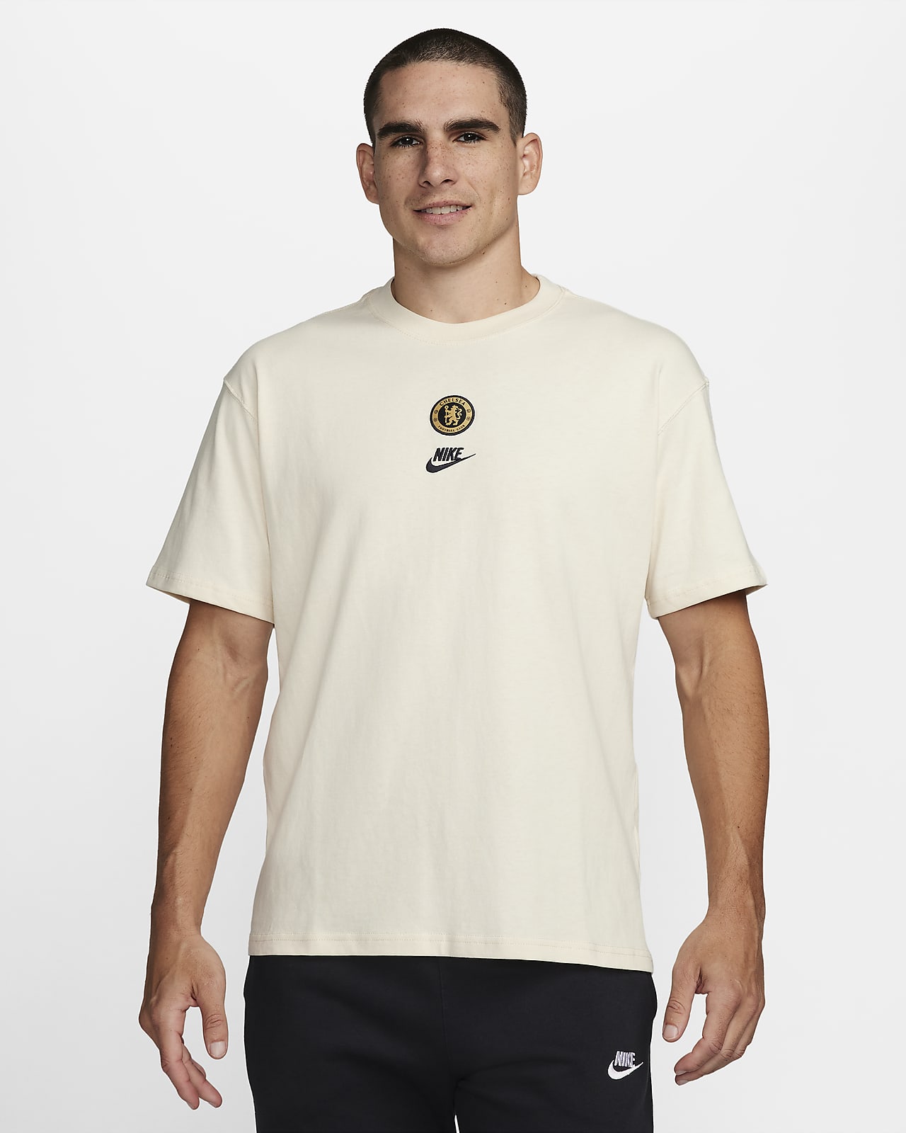 Chelsea F.C. Premium Essentials Men's Nike Football T-Shirt. Nike CA