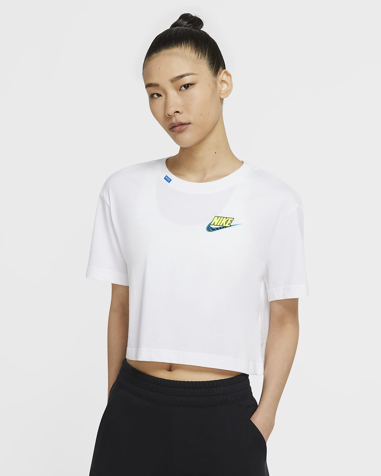 nike women's cropped t shirt