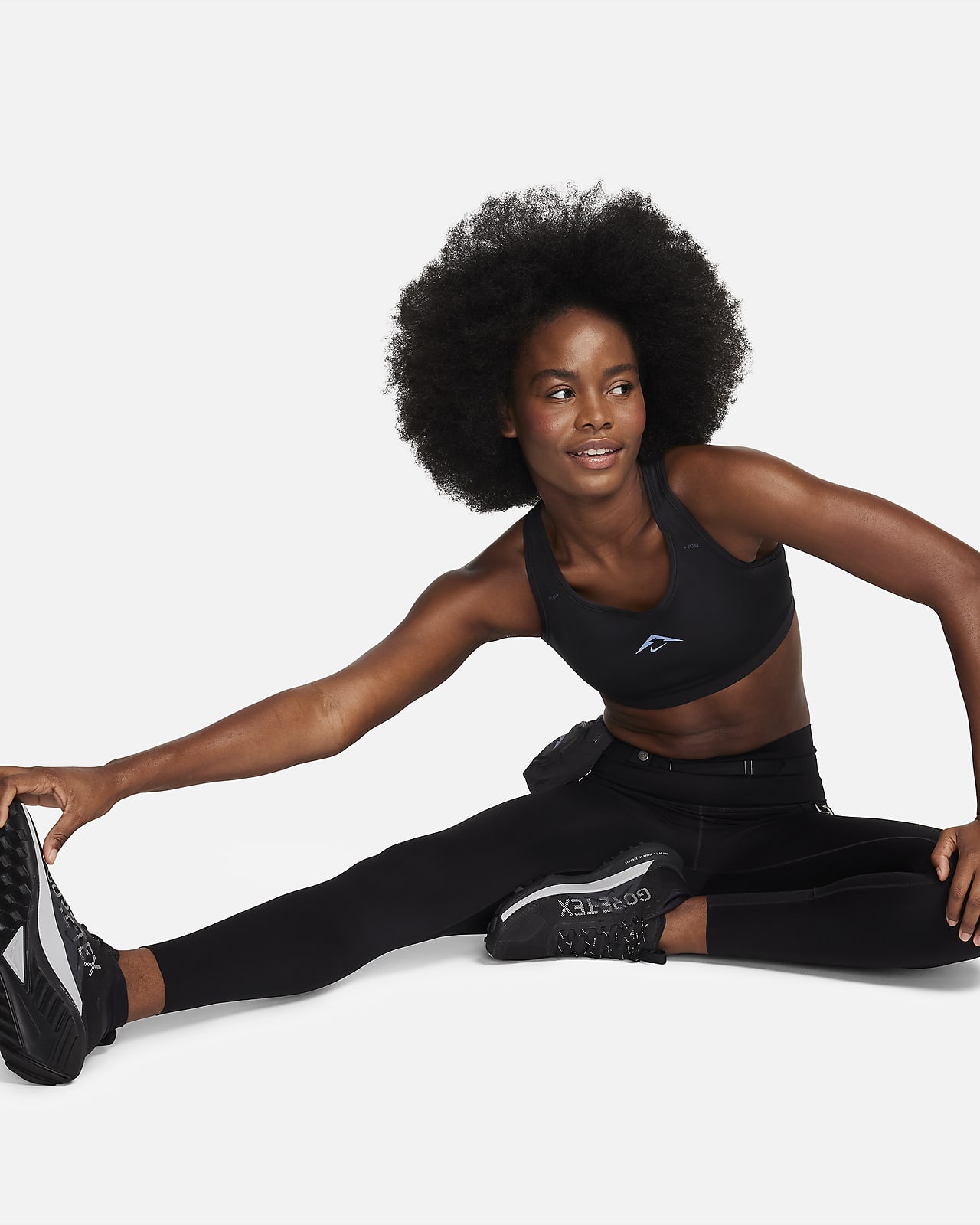 Nike Trail Swoosh On-the-Run Women's Medium-Support Lightly Lined Sports  Bra. Nike LU