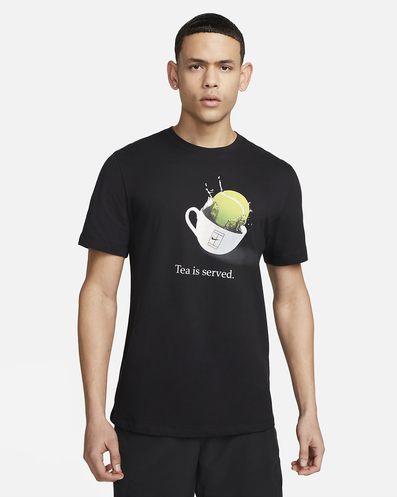 NikeCourt Dri-FIT Tennisshirt voor heren. Nike