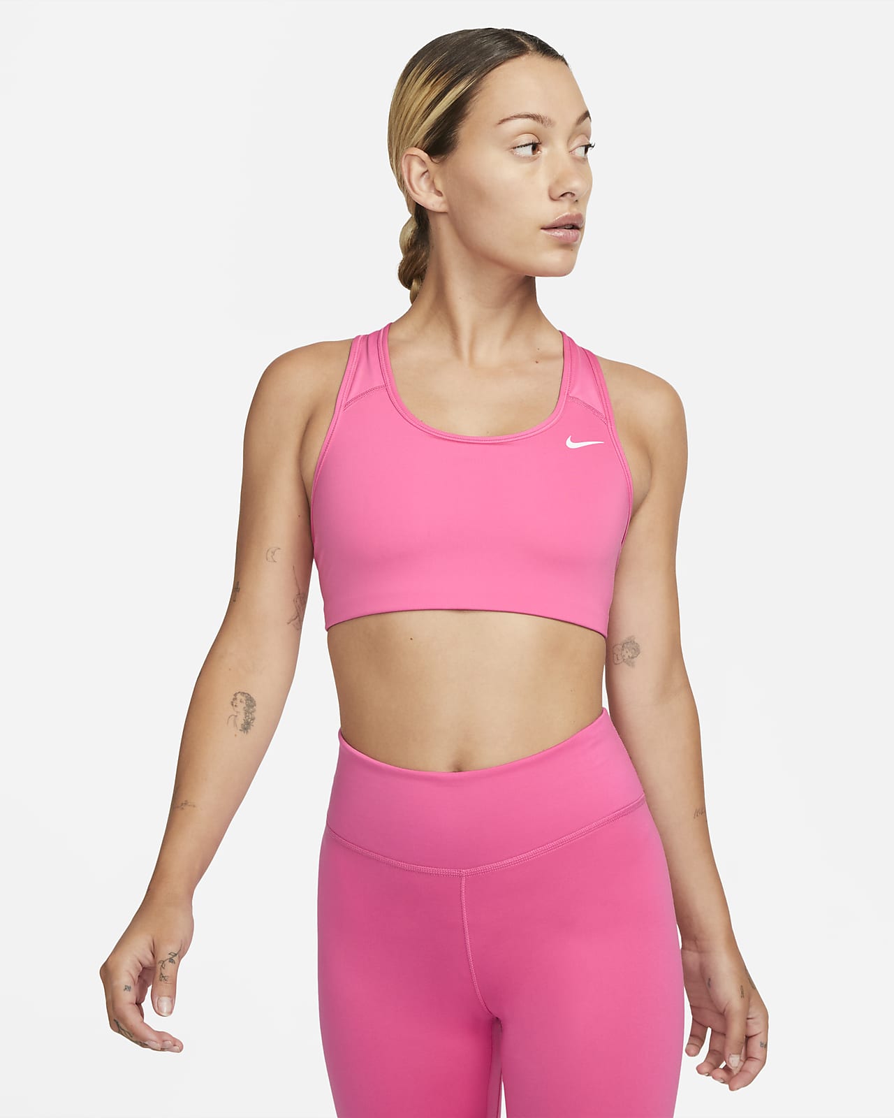 Bra deportivo sin almohadilla de media sujeción para mujer Nike Swoosh 