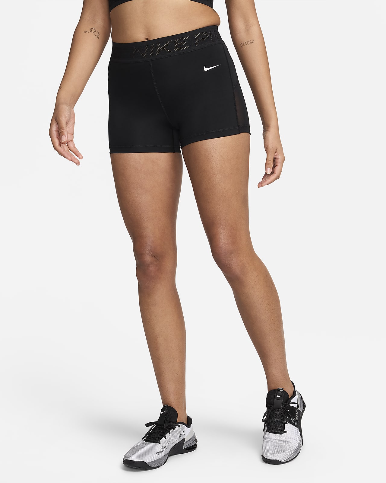 Nike Pro Shorts mit mittelhohem Bund und Mesh-Einsatz für Damen (ca. 7,5 cm)