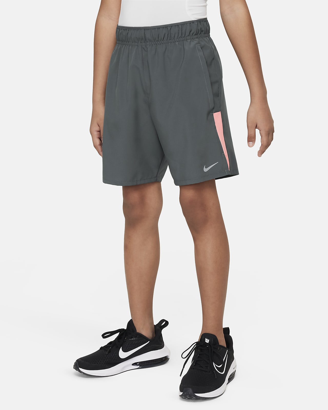 Nike Dri-FIT Challenger Genç Çocuk (Erkek) Antrenman Şortu