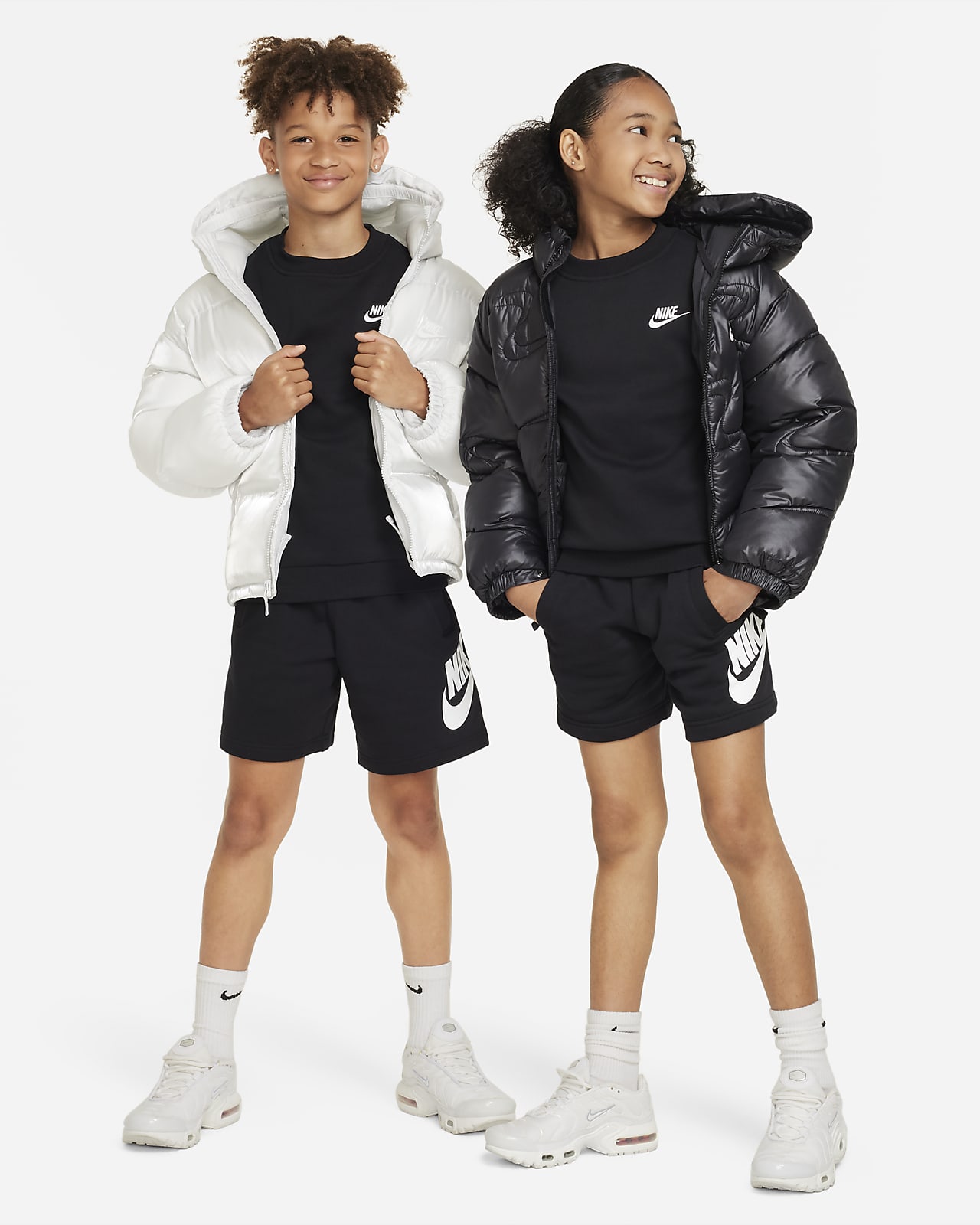 Nike Sportswear Club Fleece Older Kids\' Sweatshirt. Nike LU