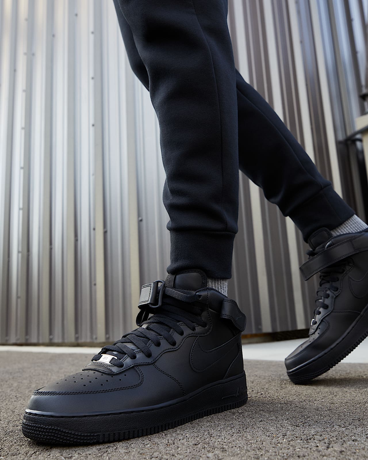 nike air force 1 mid black