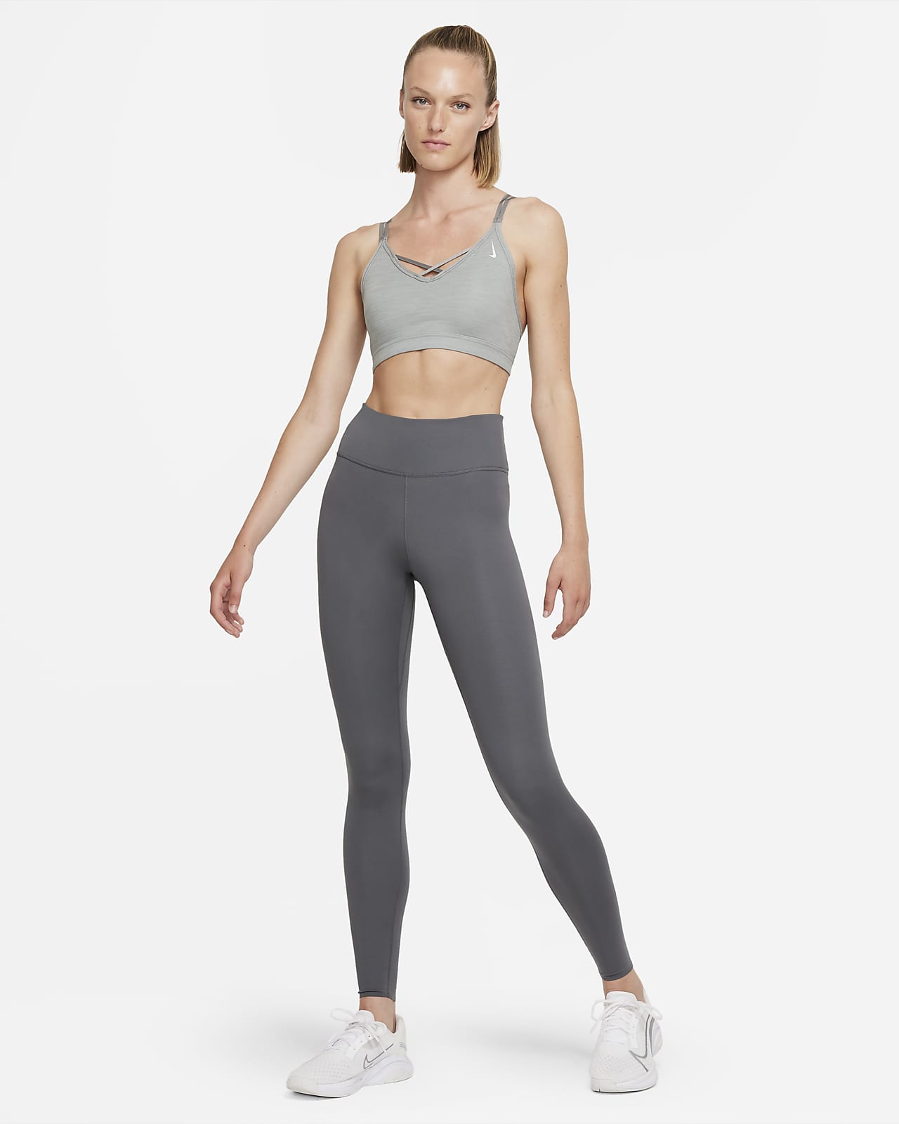 Nike Yoga Dri Fit Indy Gepolsterter Sport Bh Mit Leichtem Halt Und Tragerdesign Nike Be