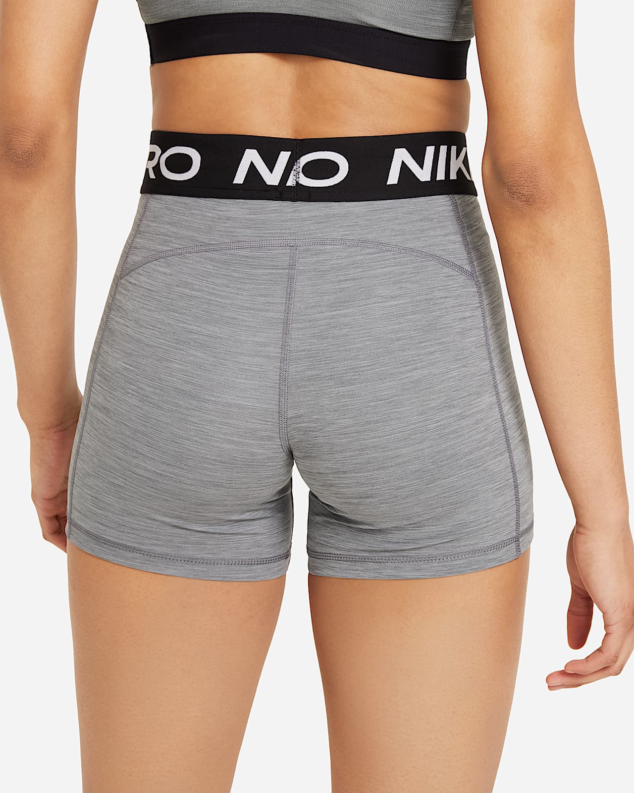 Nike Pro 365 Damesshorts (13 cm). Nike BE