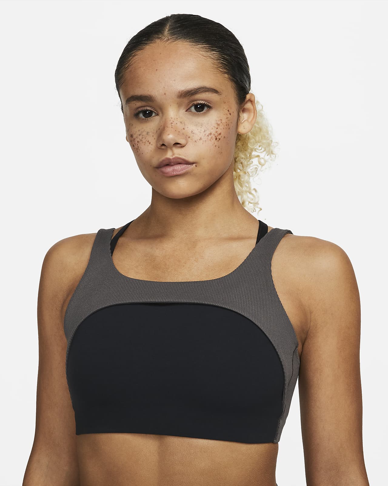 Bra deportivo de tela de canalé sin almohadilla de baja sujeción para mujer Nike Yoga Dri-FIT Indy