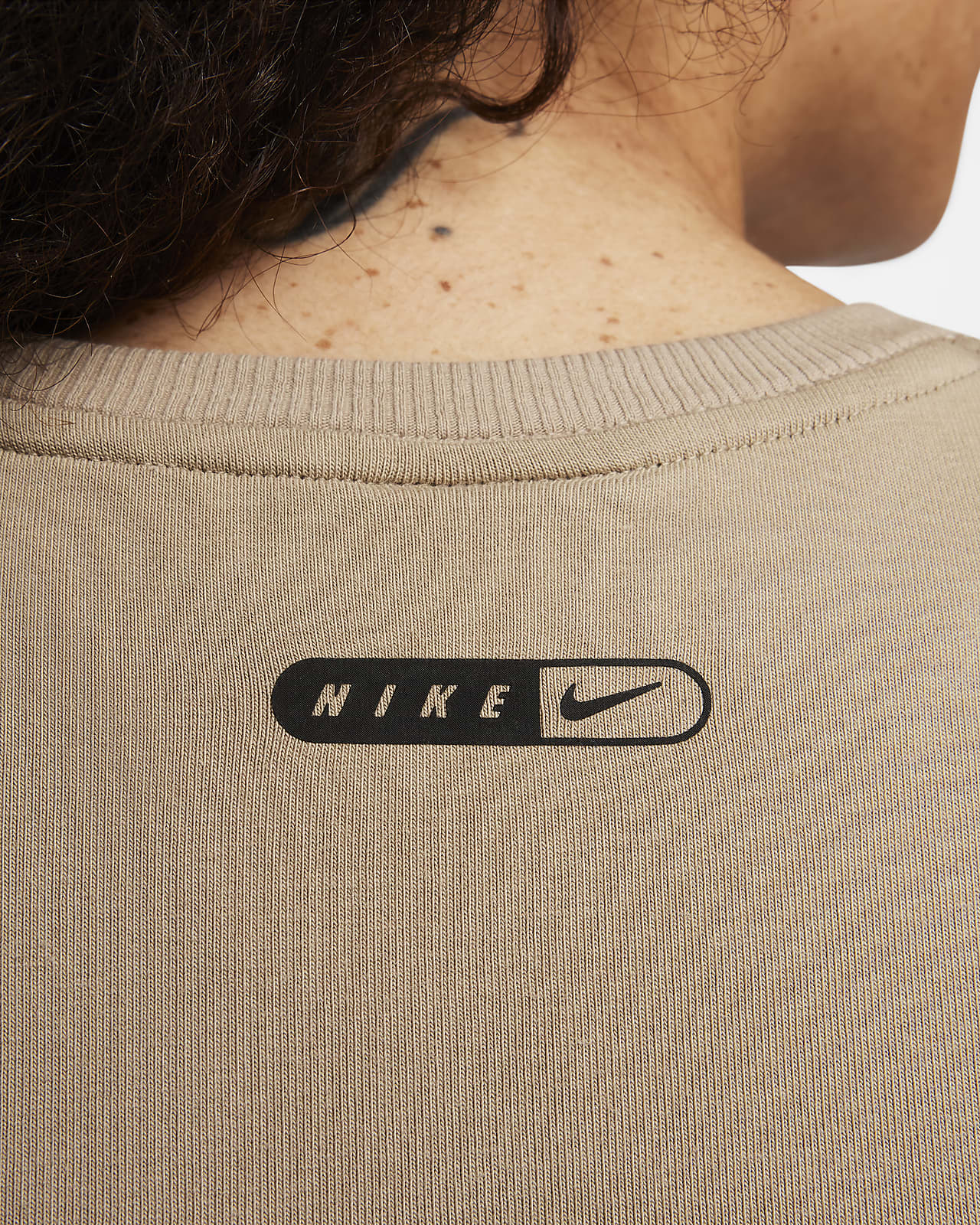 Nike Sportswear Women's Cropped T-Shirt. Nike LU