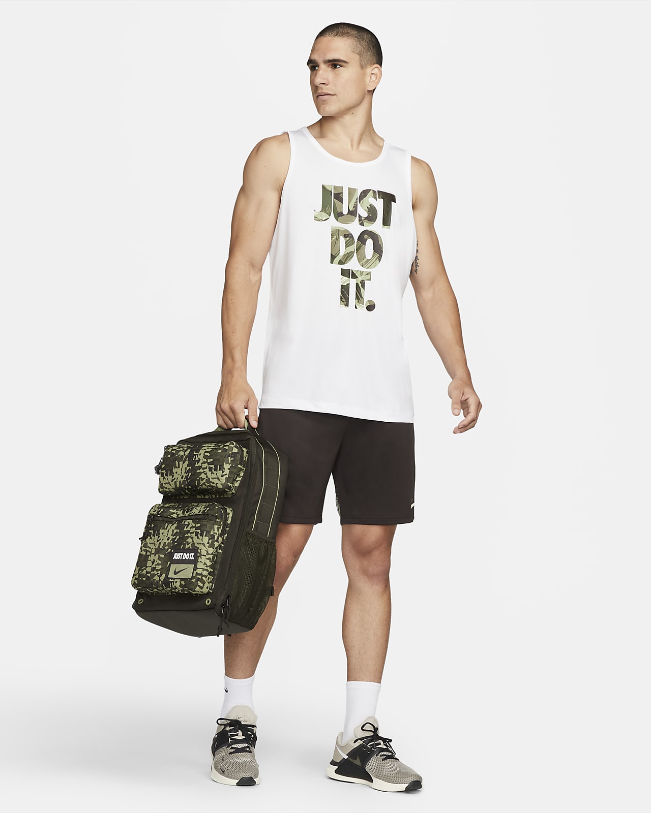 安いそれに目立つ ナイキ ユーティリティ スピード トレーニングバックパック 27L <br><br>NIKE ジム トレーニング アクセサリー  バッグ バックパック メンズ SU22 シーズン先取