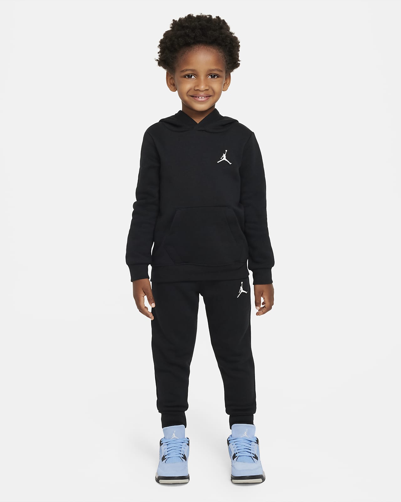 Conjunto de sudadera con gorro y pantalones para bebé Jordan. Nike.com