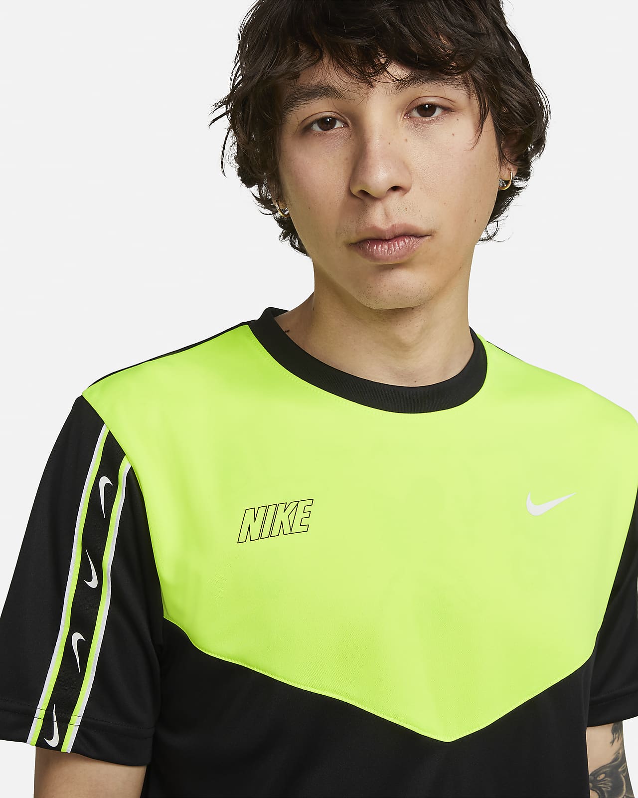 Sportswear Repeat Men's T-Shirt. Nike LU