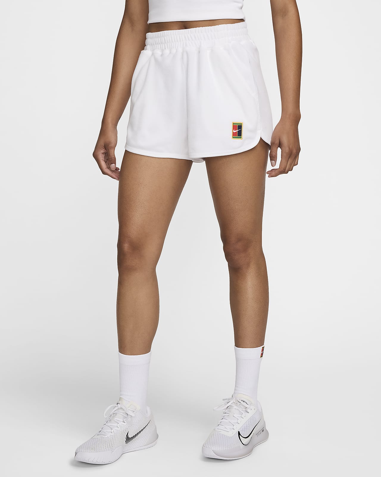 NikeCourt Heritage Tennis-Shorts aus French-Terry mit mittelhohem Bund (Damen)