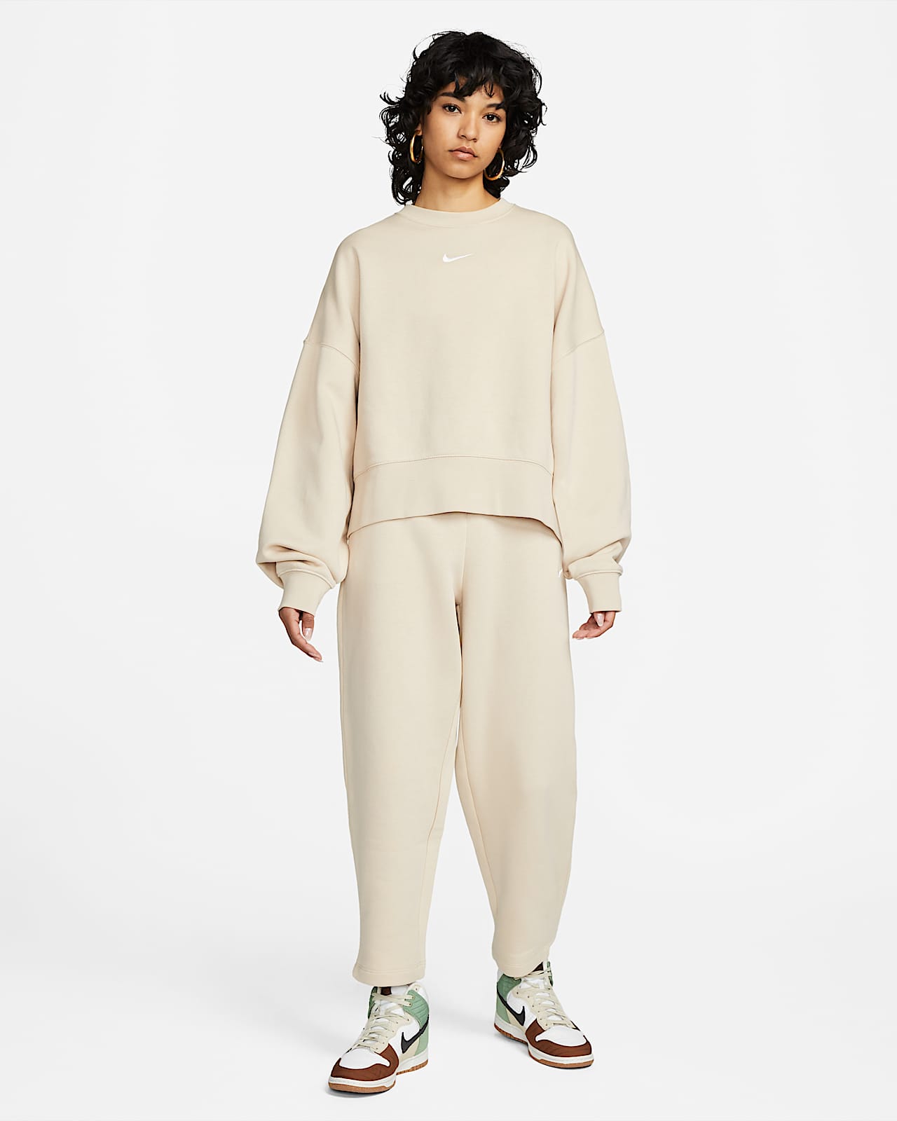 Sudadera de cuello redondo de tejido Fleece oversized para mujer Nike  Sportswear Collection Essentials. Nike.com