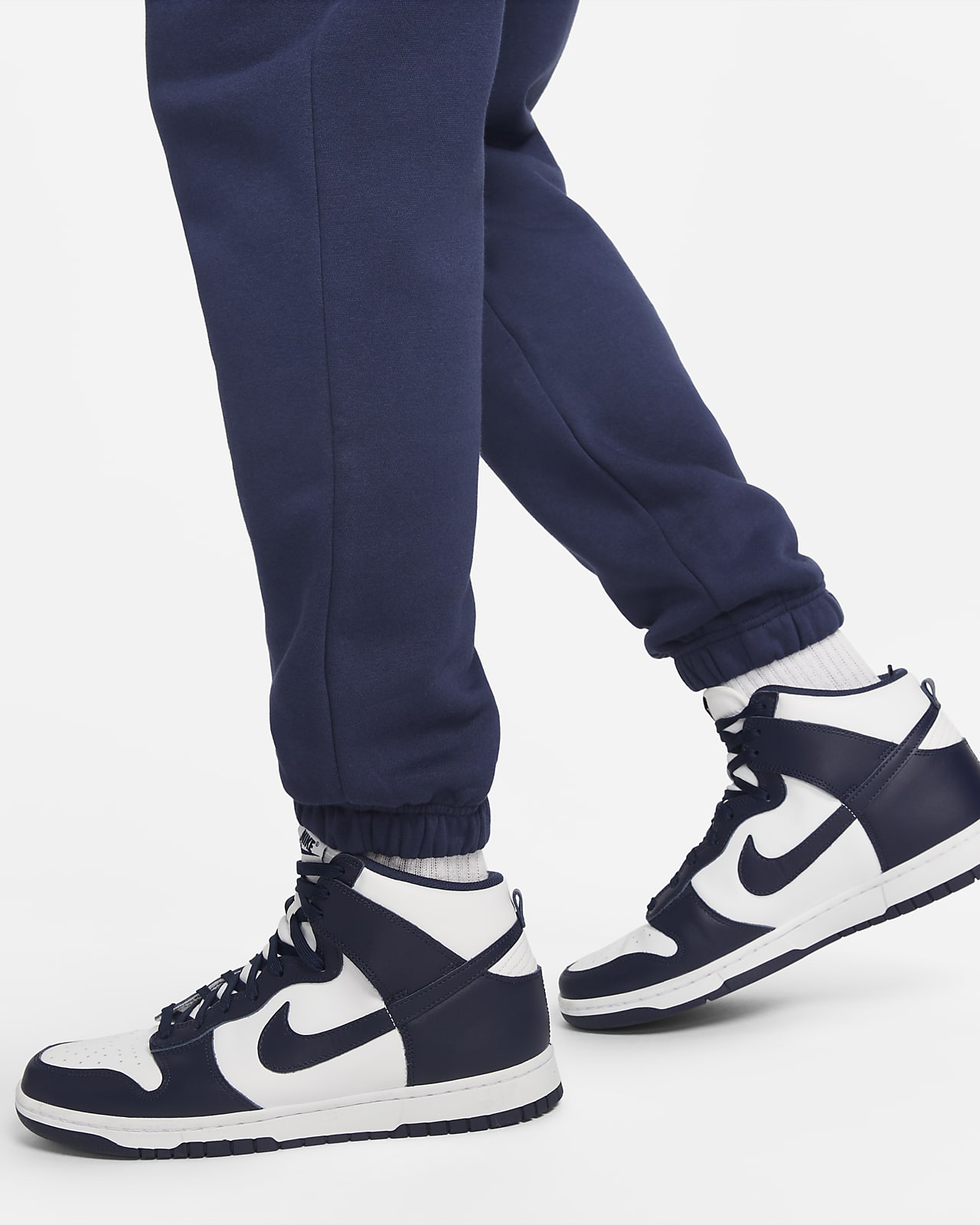 nike joggers with pockets on the side